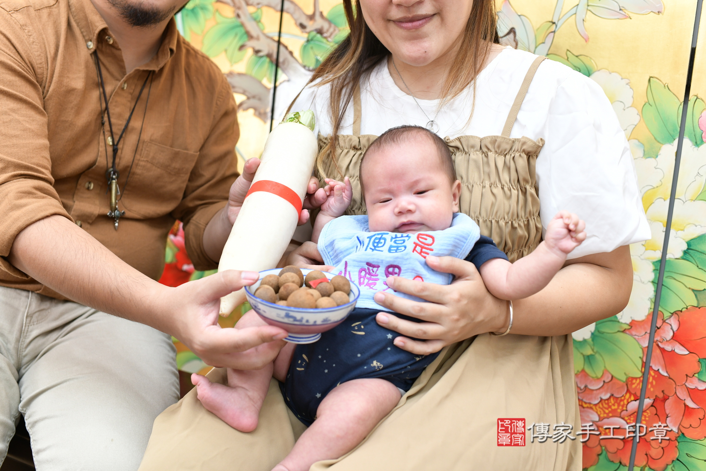 小洧寶寶(台北市大同區嬰兒寶寶滿月剃頭理髮、嬰兒剃胎毛儀式吉祥話)。中國風會場，爸媽寶貝穿「日中韓」古裝禮服。專業拍照、證書。★購買「臍帶章、肚臍章、胎毛筆刷印章」贈送：剃頭、收涎、抓周，三選一。2024.5.18，照片15