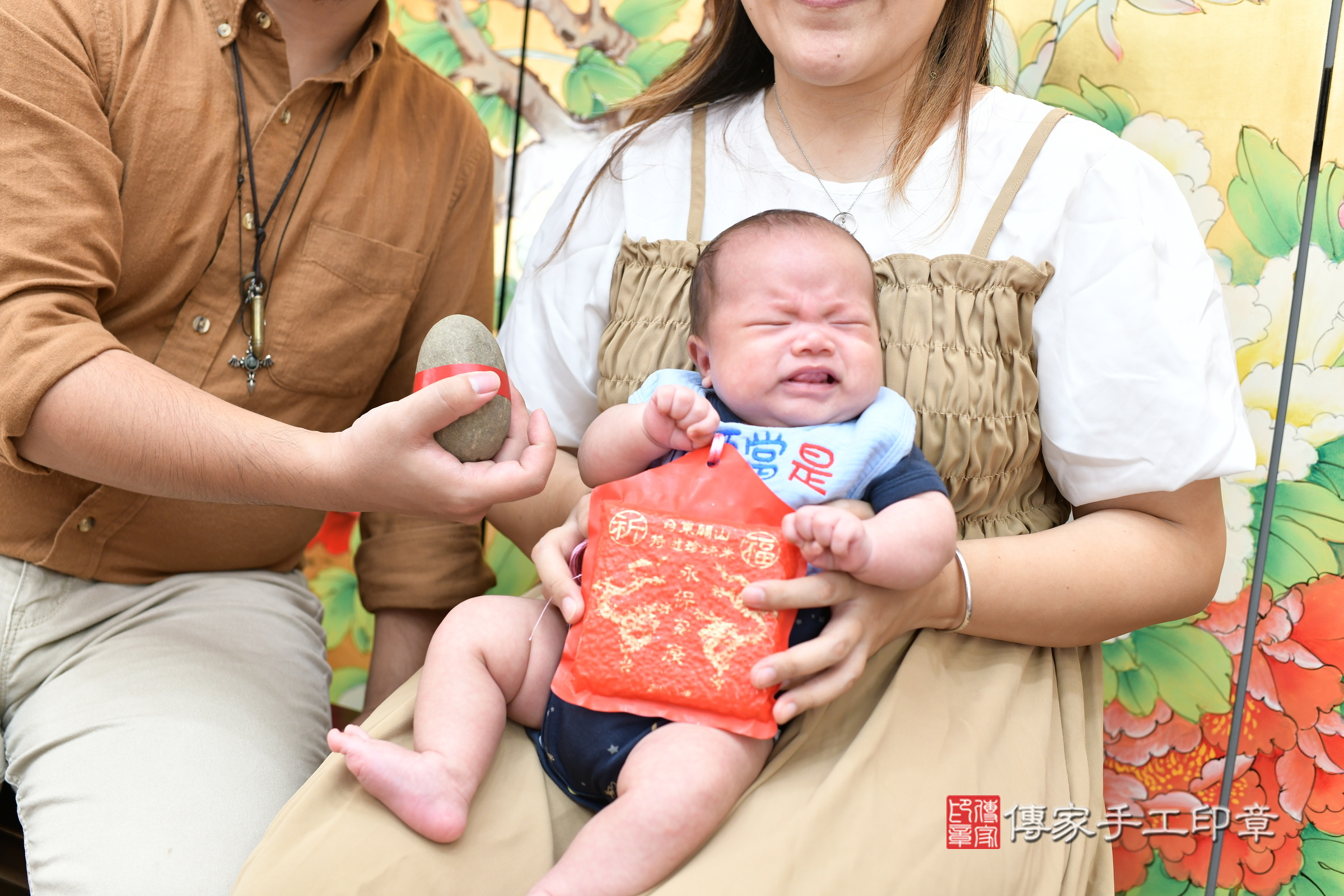 小洧寶寶(台北市大同區嬰兒寶寶滿月剃頭理髮、嬰兒剃胎毛儀式吉祥話)。中國風會場，爸媽寶貝穿「日中韓」古裝禮服。專業拍照、證書。★購買「臍帶章、肚臍章、胎毛筆刷印章」贈送：剃頭、收涎、抓周，三選一。2024.5.18，照片13