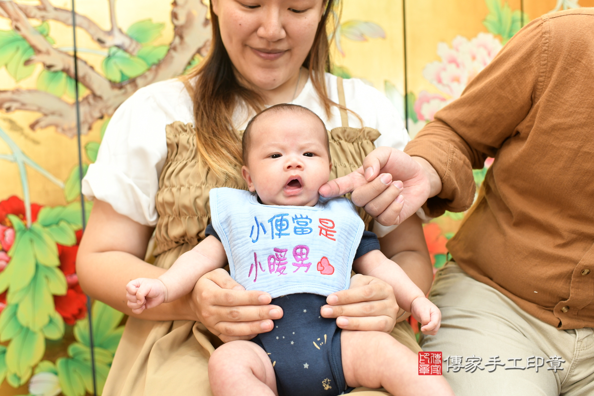 小洧寶寶(台北市大同區嬰兒寶寶滿月剃頭理髮、嬰兒剃胎毛儀式吉祥話)。中國風會場，爸媽寶貝穿「日中韓」古裝禮服。專業拍照、證書。★購買「臍帶章、肚臍章、胎毛筆刷印章」贈送：剃頭、收涎、抓周，三選一。2024.5.18，照片4