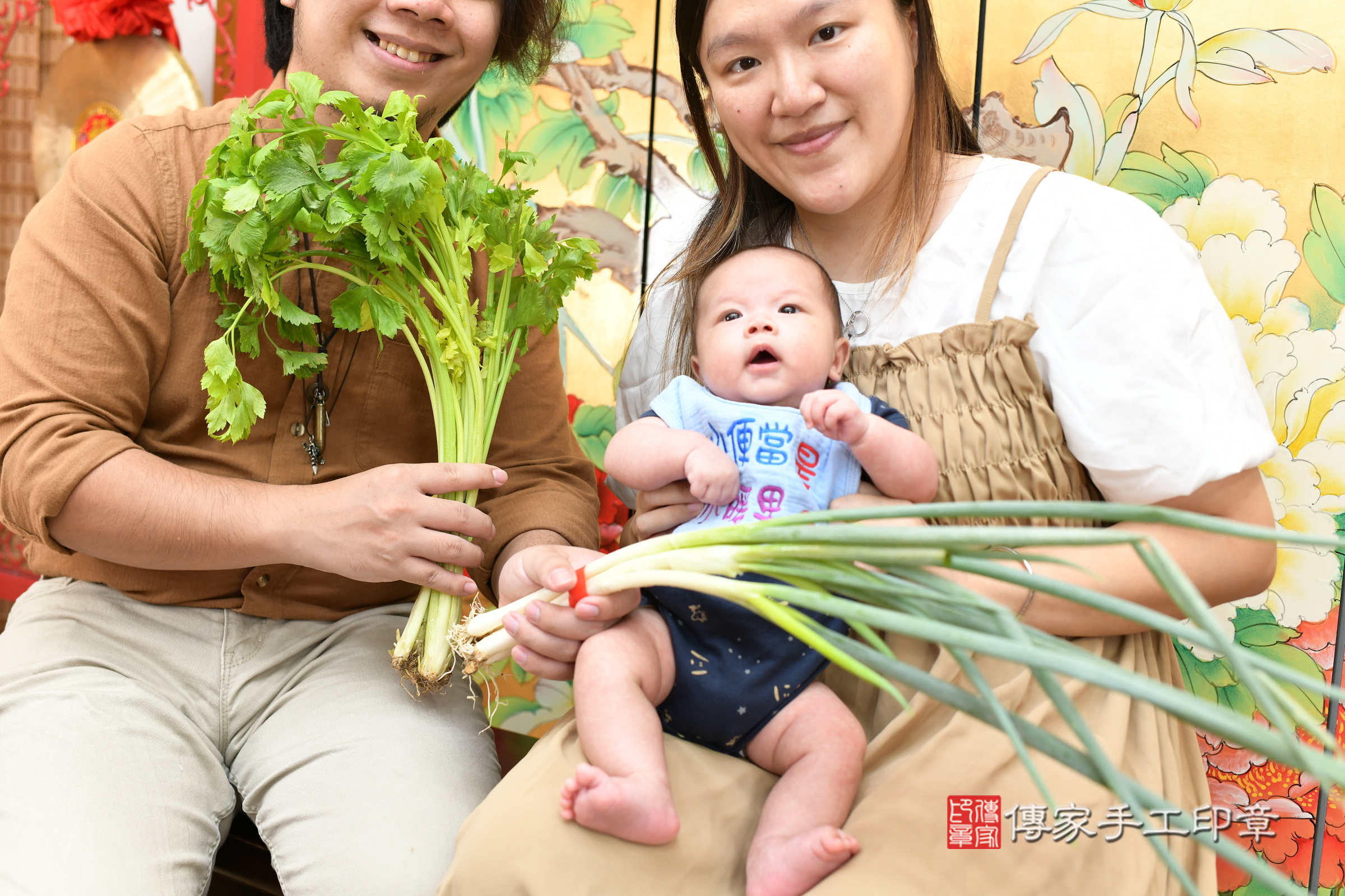 小洧寶寶(台北市大同區嬰兒寶寶滿月剃頭理髮、嬰兒剃胎毛儀式吉祥話)。中國風會場，爸媽寶貝穿「日中韓」古裝禮服。專業拍照、證書。★購買「臍帶章、肚臍章、胎毛筆刷印章」贈送：剃頭、收涎、抓周，三選一。2024.5.18，照片19