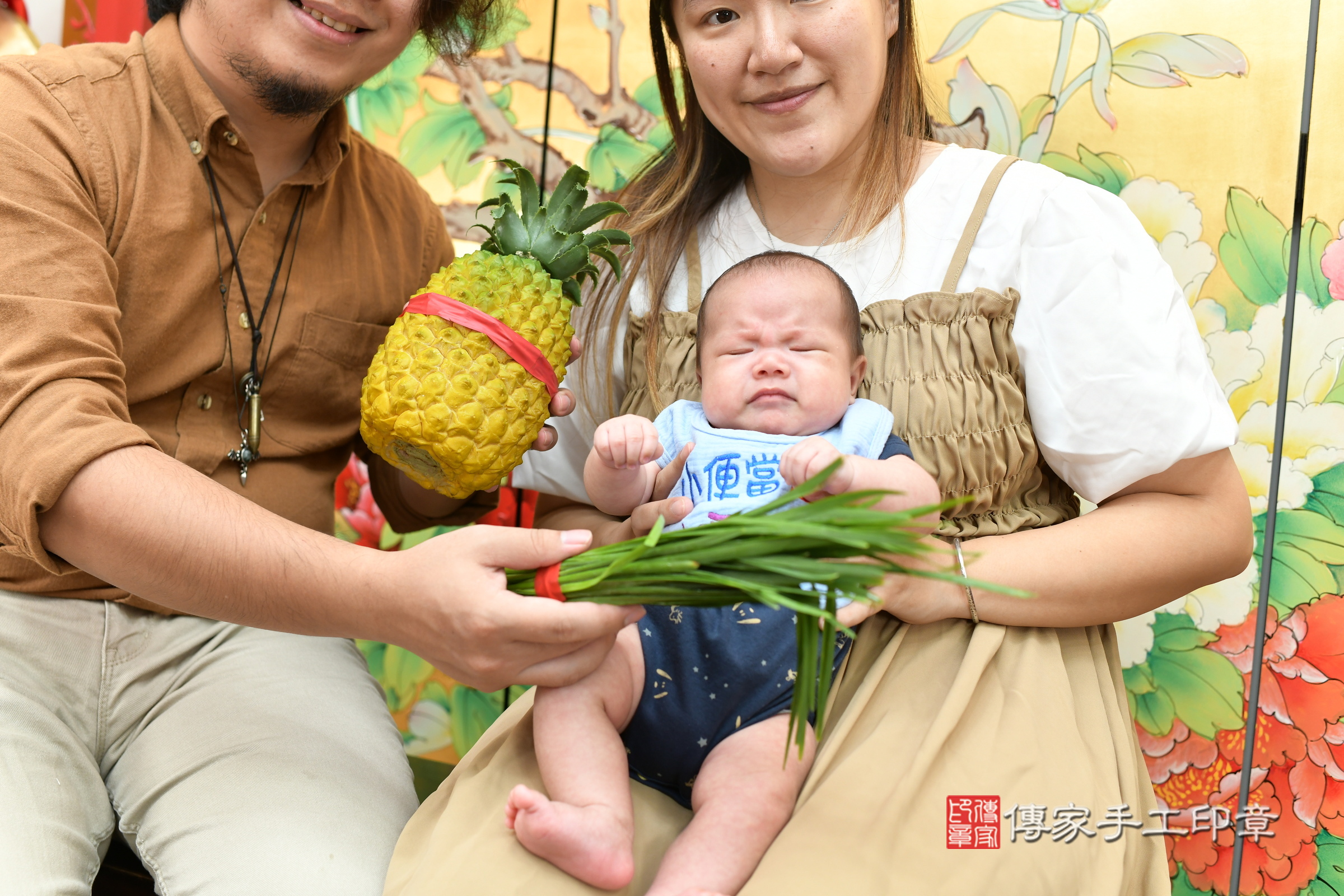 小洧寶寶(台北市大同區嬰兒寶寶滿月剃頭理髮、嬰兒剃胎毛儀式吉祥話)。中國風會場，爸媽寶貝穿「日中韓」古裝禮服。專業拍照、證書。★購買「臍帶章、肚臍章、胎毛筆刷印章」贈送：剃頭、收涎、抓周，三選一。2024.5.18，照片17