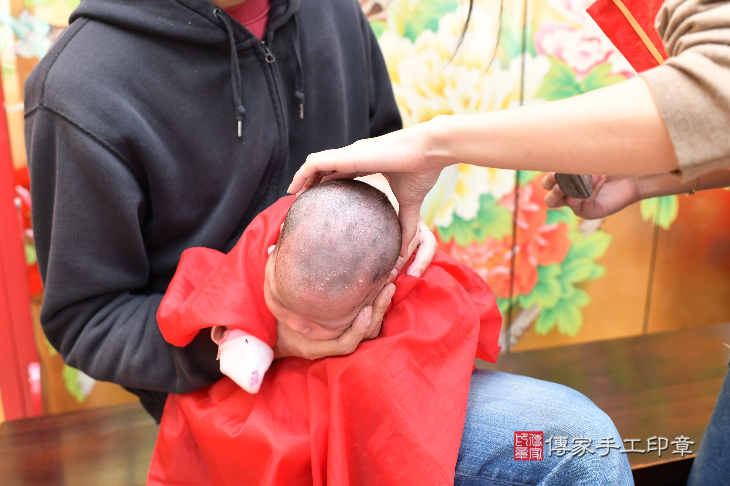 昕昕寶寶(台北市大同區嬰兒寶寶滿月剃頭理髮、嬰兒剃胎毛儀式吉祥話)。中國風會場，爸媽寶貝穿「日中韓」古裝禮服。專業拍照、證書。★購買「臍帶章、肚臍章、胎毛筆刷印章」贈送：剃頭、收涎、抓周，三選一。2024.1.27，照片13