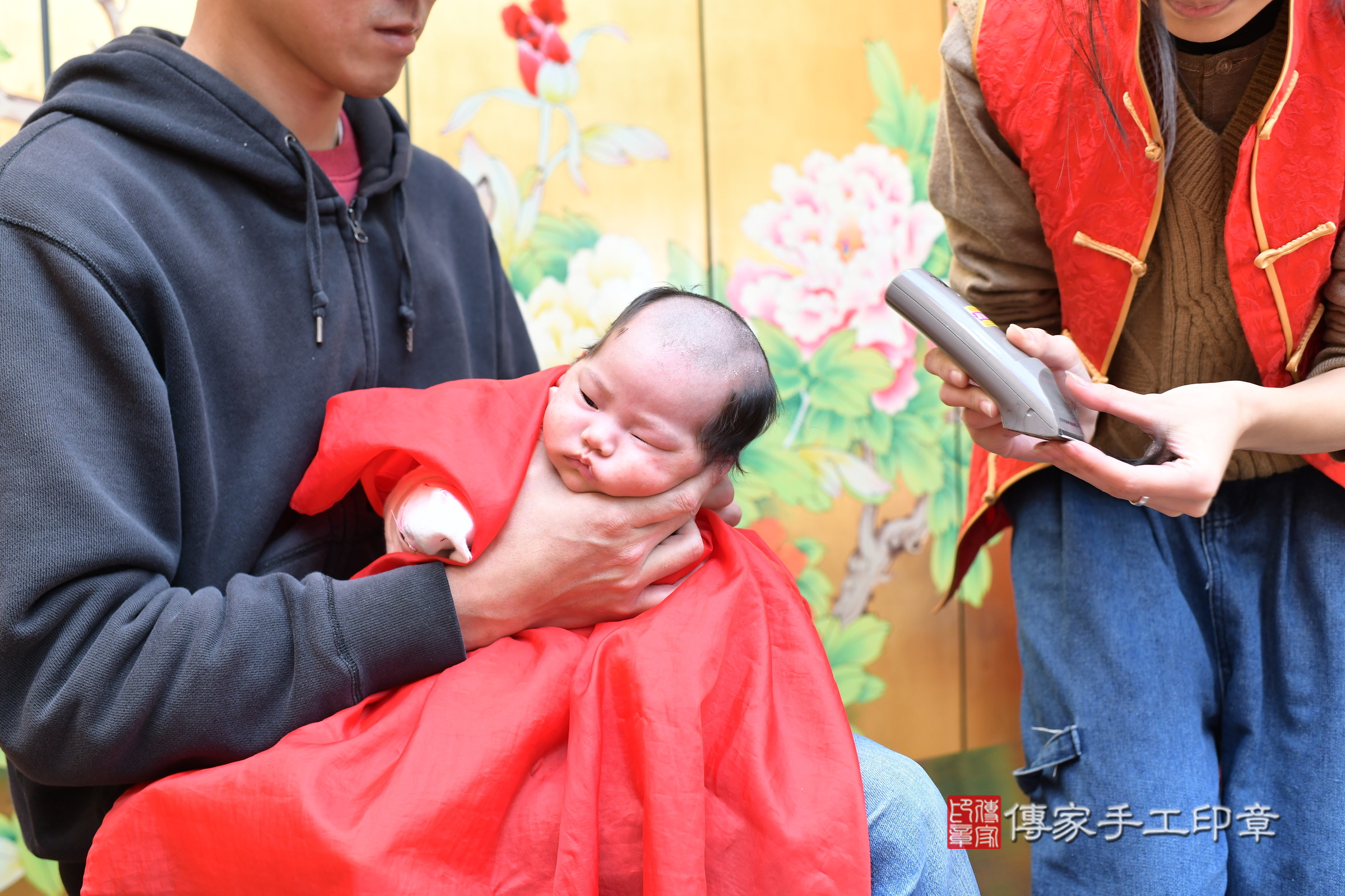 昕昕寶寶(台北市大同區嬰兒寶寶滿月剃頭理髮、嬰兒剃胎毛儀式吉祥話)。中國風會場，爸媽寶貝穿「日中韓」古裝禮服。專業拍照、證書。★購買「臍帶章、肚臍章、胎毛筆刷印章」贈送：剃頭、收涎、抓周，三選一。2024.1.27，照片11