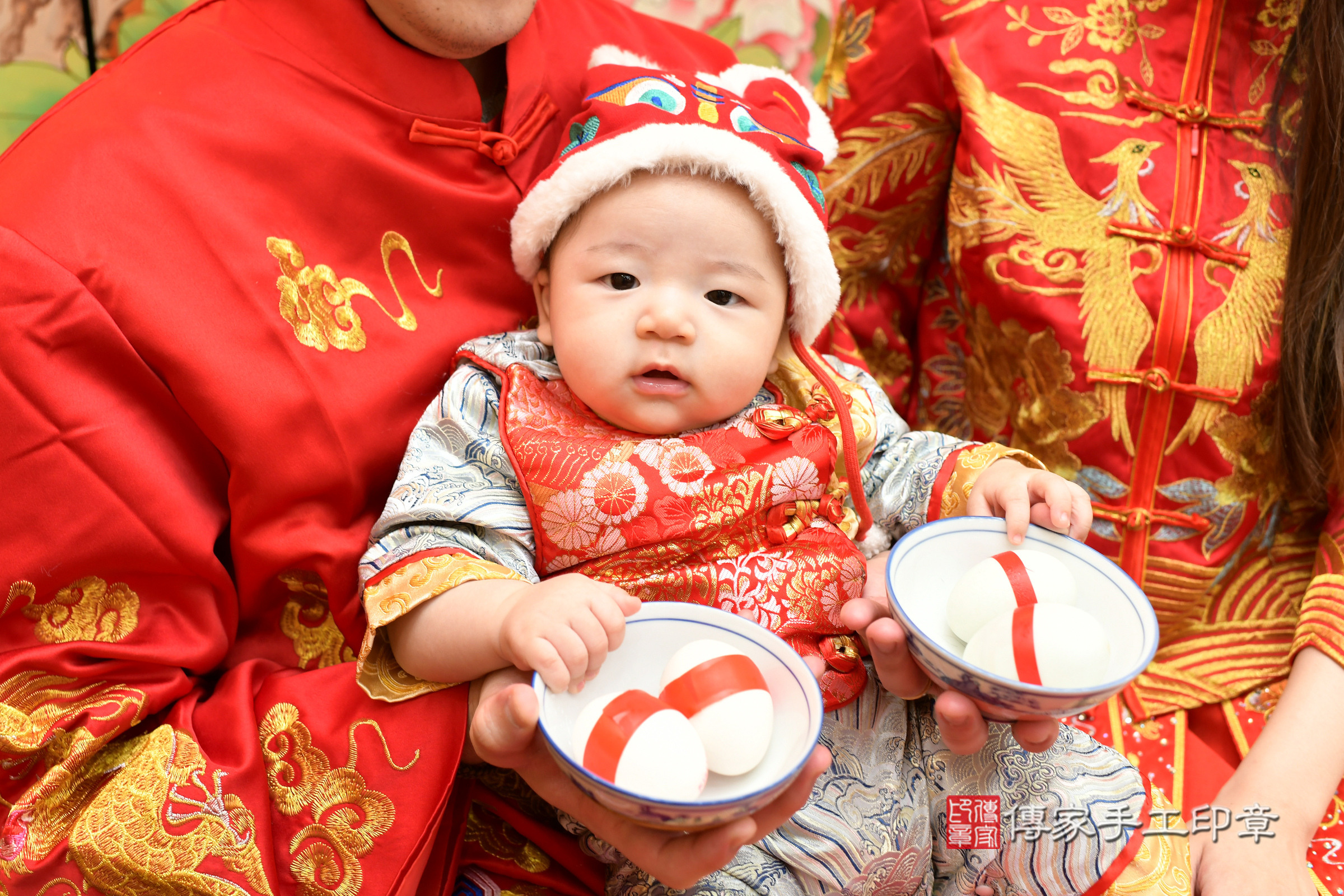 小勵寶寶(台北市大同區嬰兒寶寶滿月剃頭理髮、嬰兒剃胎毛儀式吉祥話)。中國風會場，爸媽寶貝穿「日中韓」古裝禮服。專業拍照、證書。★購買「臍帶章、肚臍章、胎毛筆刷印章」贈送：剃頭、收涎、抓周，三選一。2024.4.12，照片12