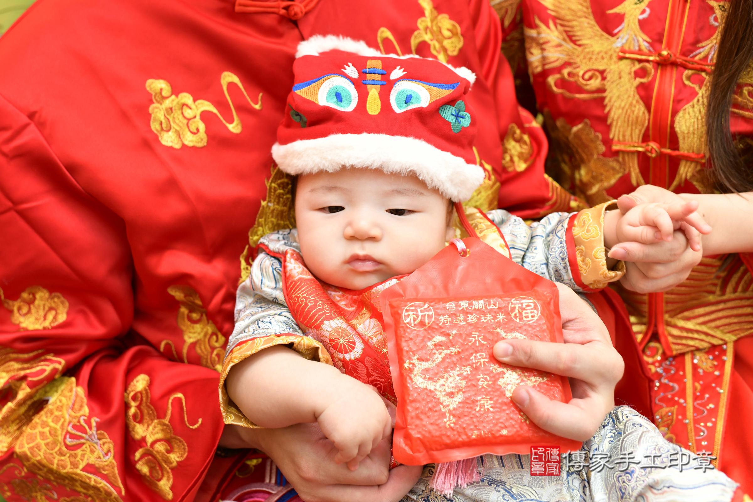 小勵寶寶(台北市大同區嬰兒寶寶滿月剃頭理髮、嬰兒剃胎毛儀式吉祥話)。中國風會場，爸媽寶貝穿「日中韓」古裝禮服。專業拍照、證書。★購買「臍帶章、肚臍章、胎毛筆刷印章」贈送：剃頭、收涎、抓周，三選一。2024.4.12，照片14