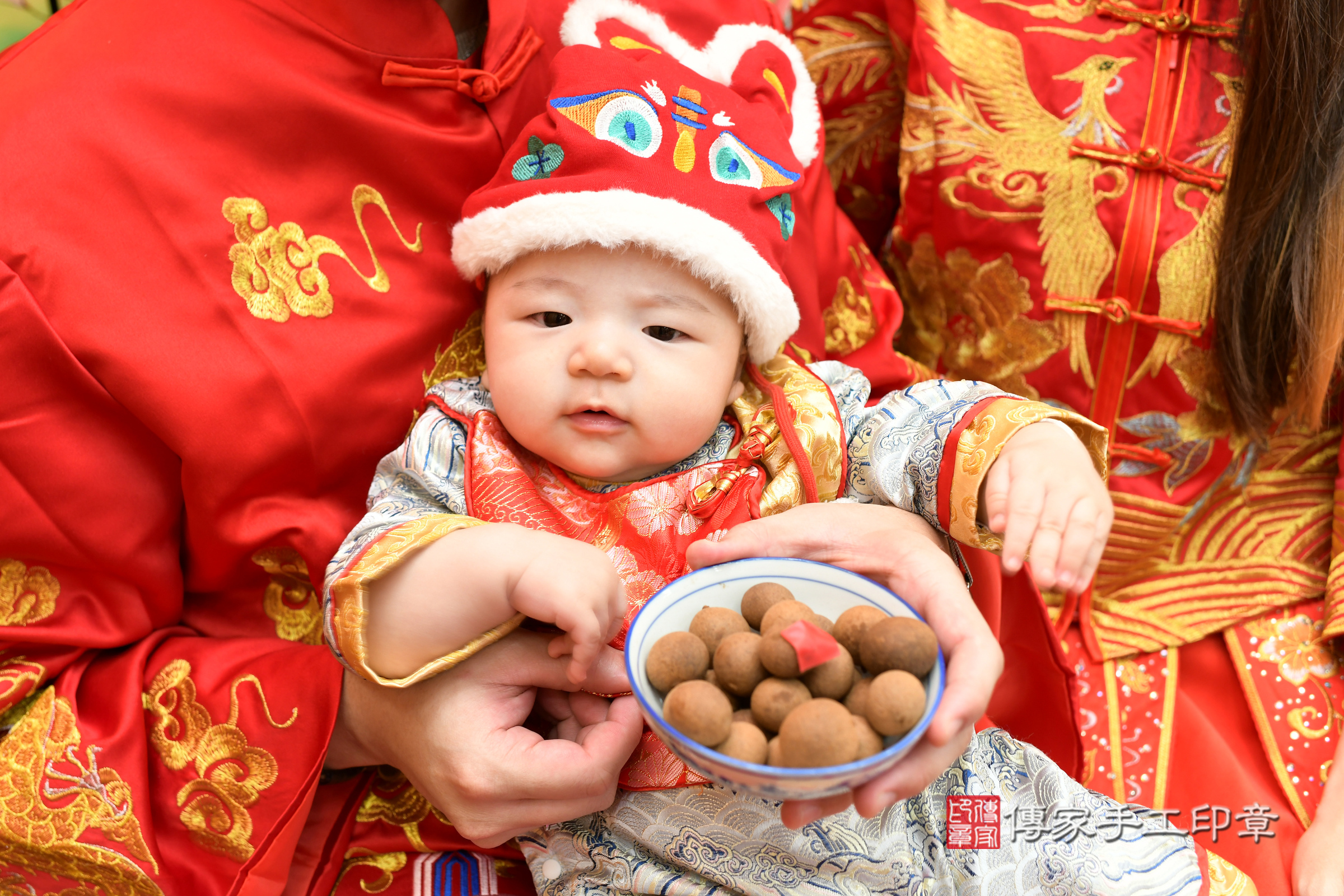 小勵寶寶(台北市大同區嬰兒寶寶滿月剃頭理髮、嬰兒剃胎毛儀式吉祥話)。中國風會場，爸媽寶貝穿「日中韓」古裝禮服。專業拍照、證書。★購買「臍帶章、肚臍章、胎毛筆刷印章」贈送：剃頭、收涎、抓周，三選一。2024.4.12，照片13