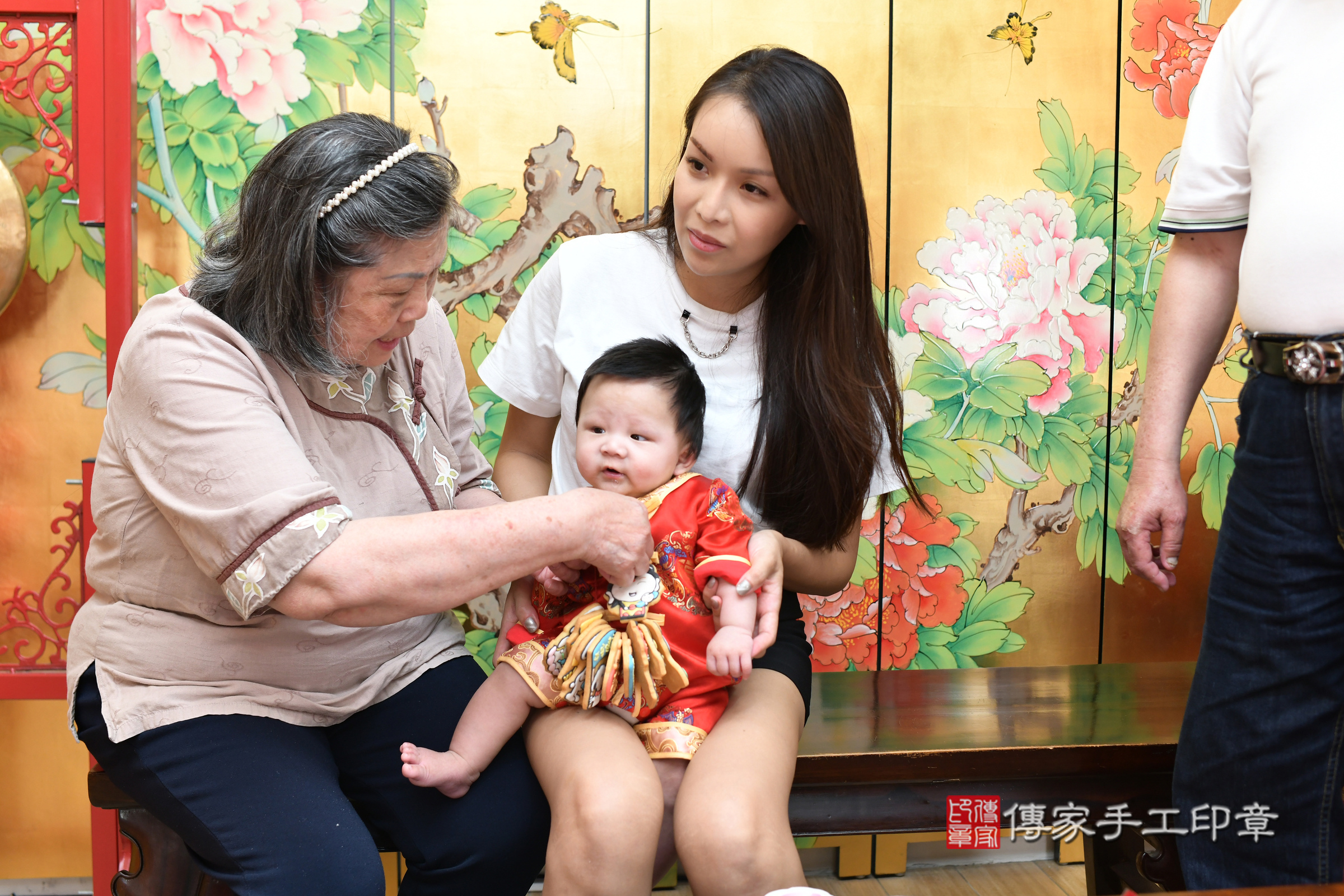 台北市大同區小廷寶寶收涎推薦：傳家台北店收涎中國風會場，嬰兒古禮收涎收口水流程儀式、收涎吉祥話、收涎餅乾、收涎拍照。收涎證書。2024.4.15，照片9