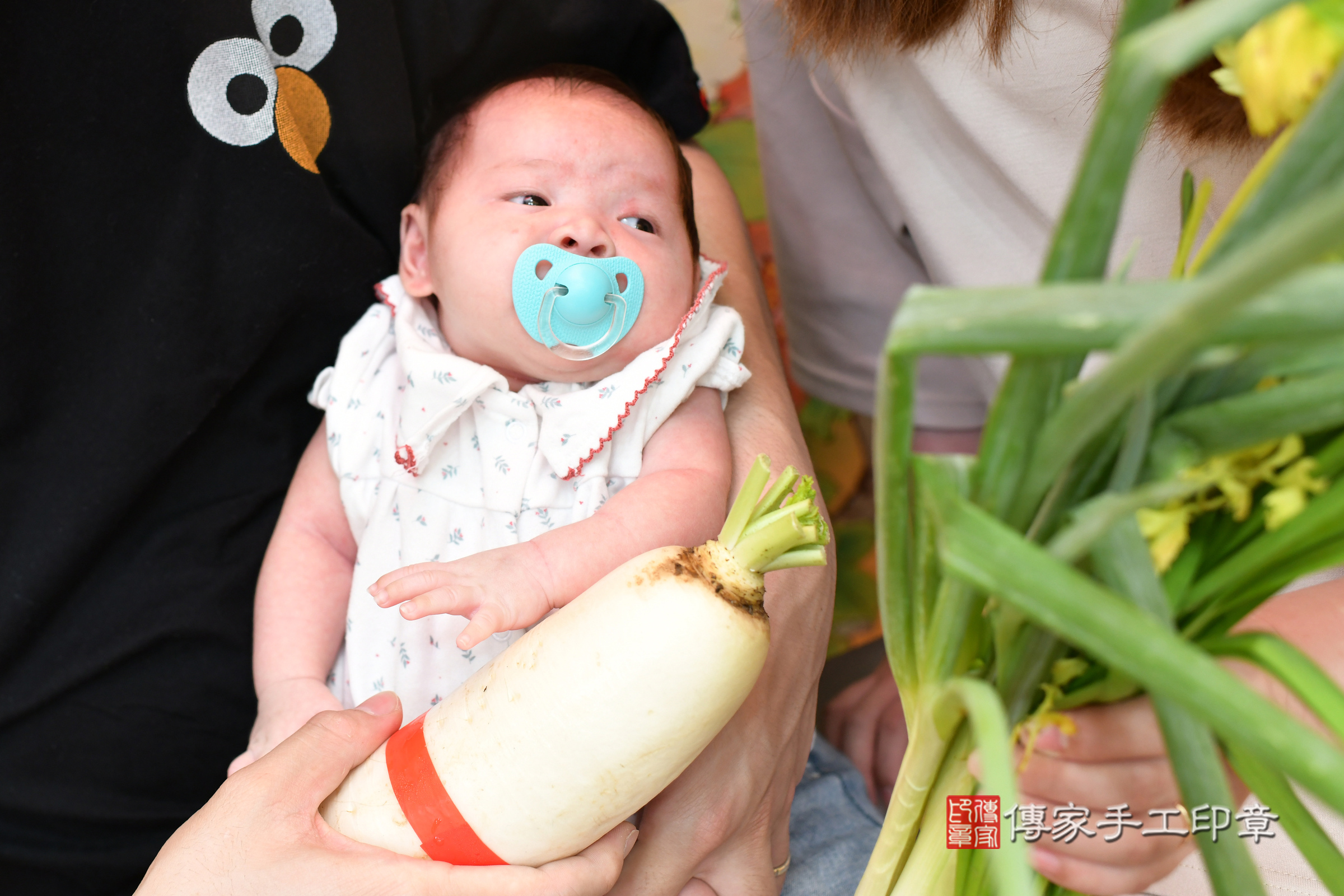 小忻寶寶(台北市大同區嬰兒寶寶滿月剃頭理髮、嬰兒剃胎毛儀式吉祥話)。中國風會場，爸媽寶貝穿「日中韓」古裝禮服。專業拍照、證書。★購買「臍帶章、肚臍章、胎毛筆刷印章」贈送：剃頭、收涎、抓周，三選一。2024.4.22，照片16