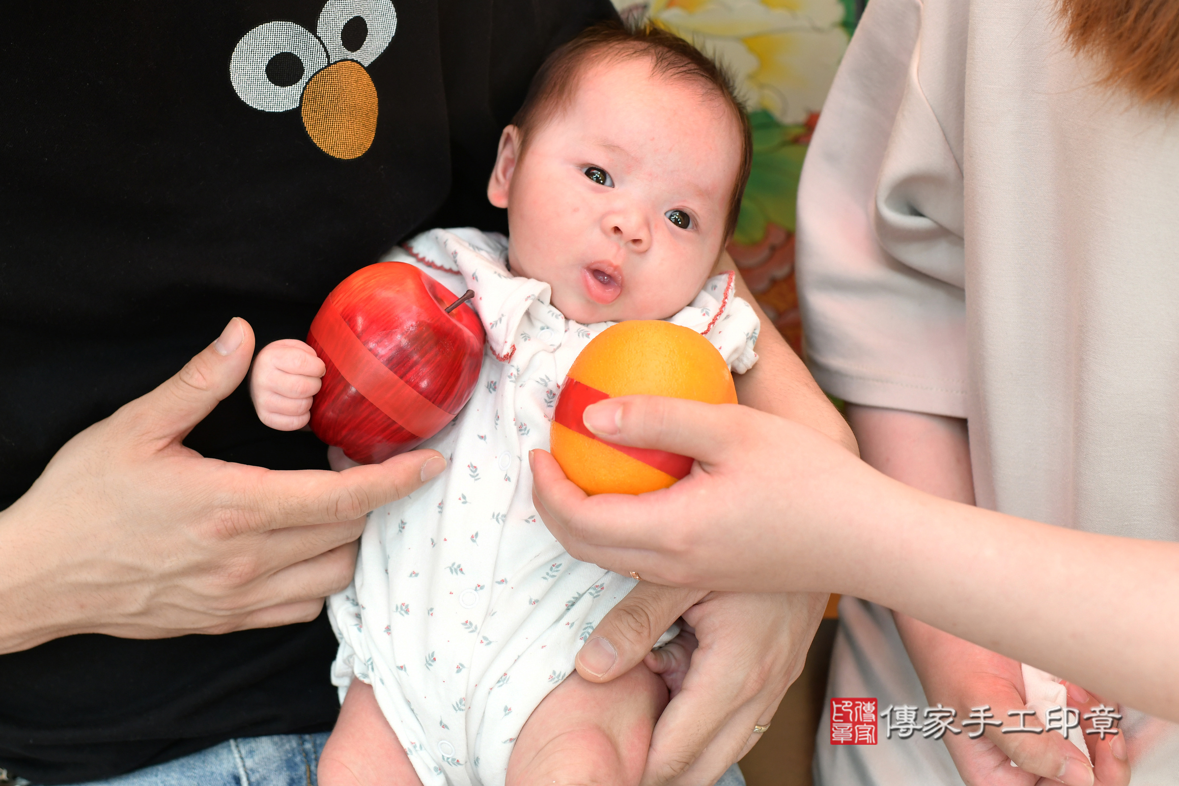 小忻寶寶(台北市大同區嬰兒寶寶滿月剃頭理髮、嬰兒剃胎毛儀式吉祥話)。中國風會場，爸媽寶貝穿「日中韓」古裝禮服。專業拍照、證書。★購買「臍帶章、肚臍章、胎毛筆刷印章」贈送：剃頭、收涎、抓周，三選一。2024.4.22，照片10