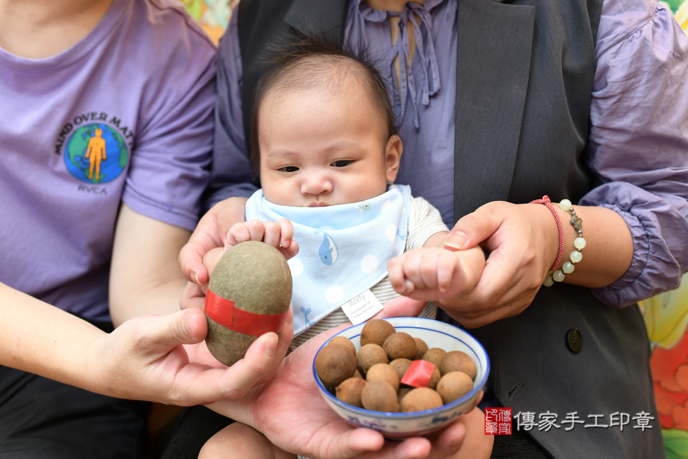 小碩寶寶(台北市大同區嬰兒寶寶滿月剃頭理髮、嬰兒剃胎毛儀式吉祥話)。中國風會場，爸媽寶貝穿「日中韓」古裝禮服。專業拍照、證書。★購買「臍帶章、肚臍章、胎毛筆刷印章」贈送：剃頭、收涎、抓周，三選一。2024.4.27，照片11