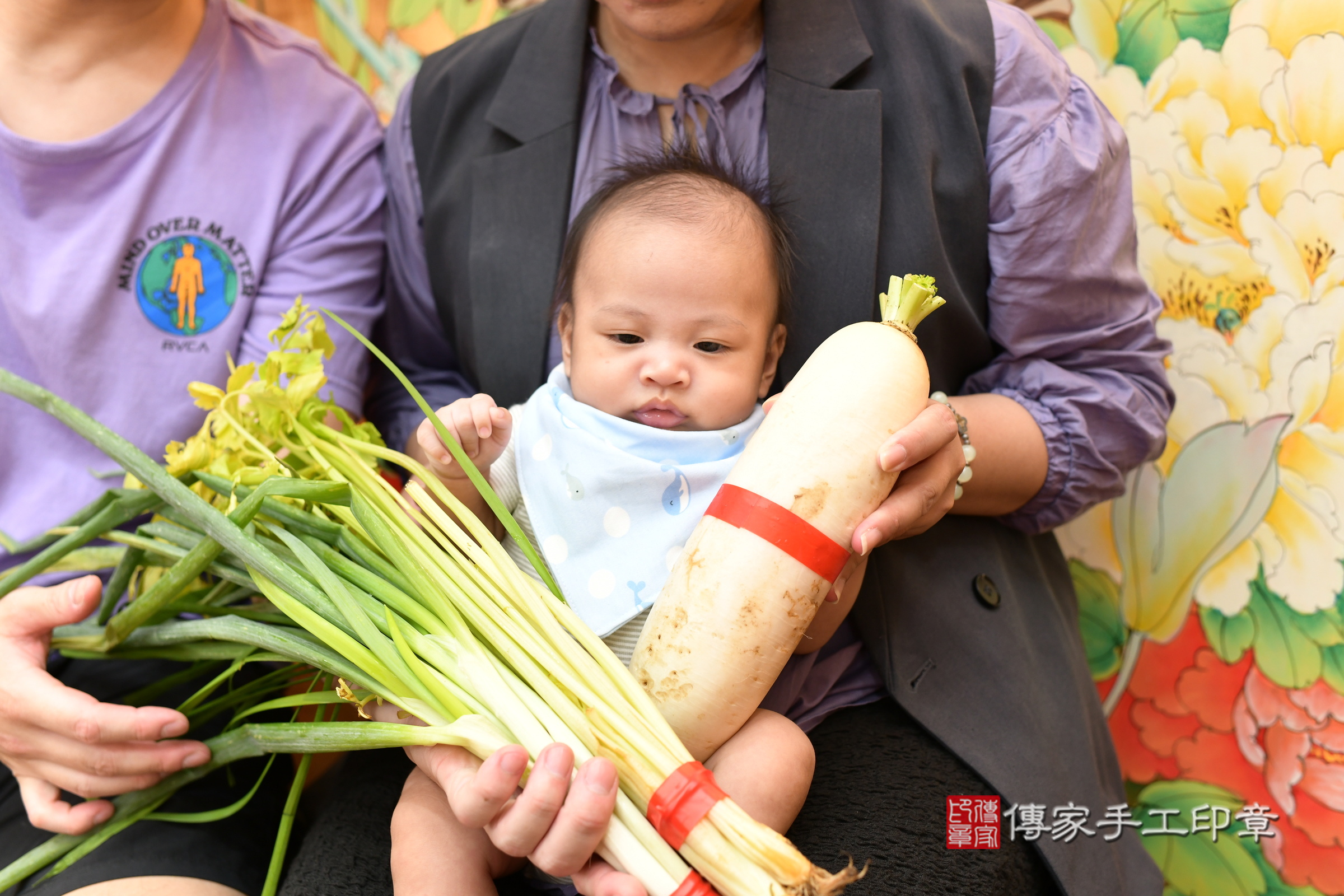 小碩寶寶(台北市大同區嬰兒寶寶滿月剃頭理髮、嬰兒剃胎毛儀式吉祥話)。中國風會場，爸媽寶貝穿「日中韓」古裝禮服。專業拍照、證書。★購買「臍帶章、肚臍章、胎毛筆刷印章」贈送：剃頭、收涎、抓周，三選一。2024.4.27，照片15