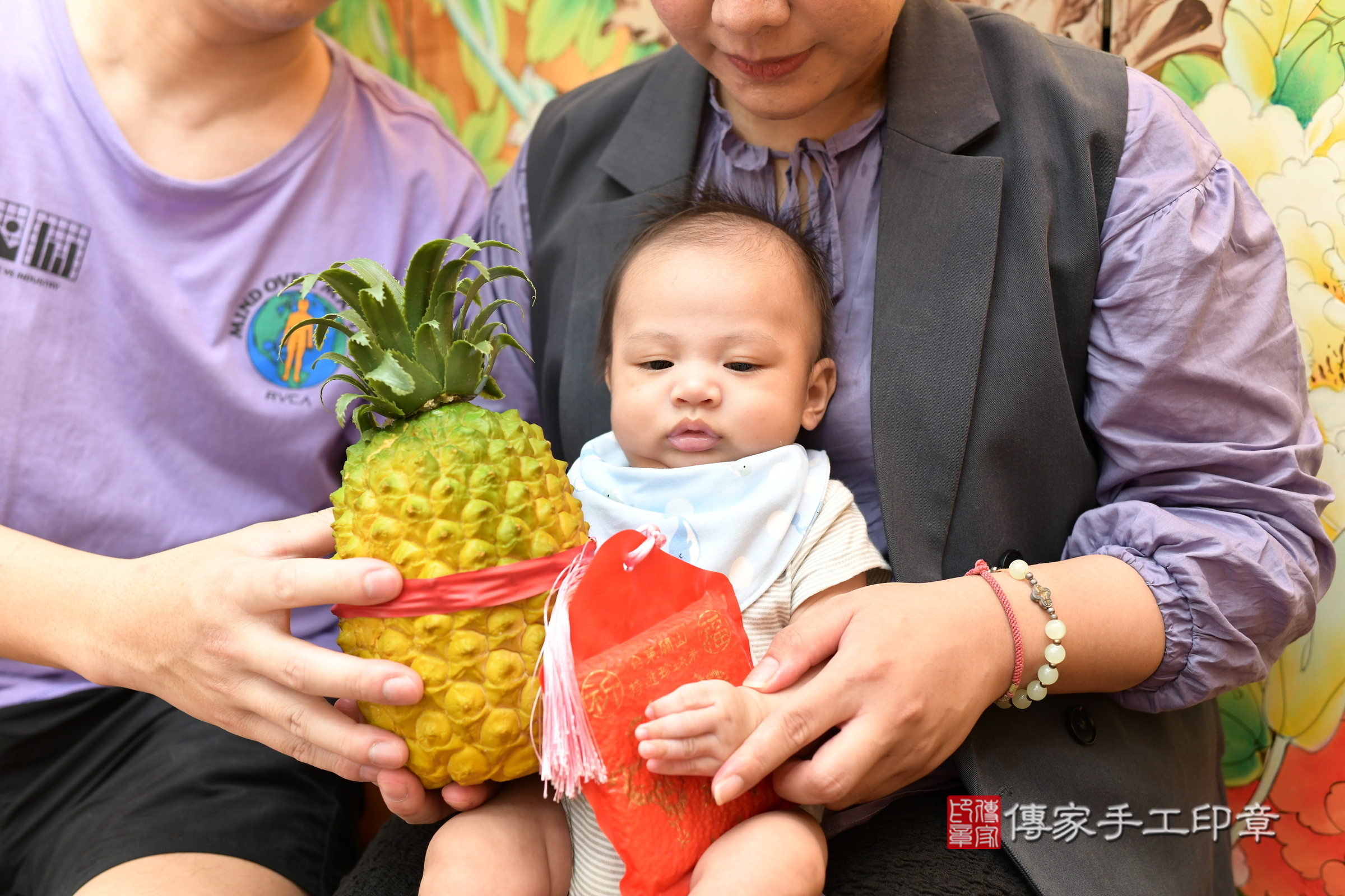 小碩寶寶(台北市大同區嬰兒寶寶滿月剃頭理髮、嬰兒剃胎毛儀式吉祥話)。中國風會場，爸媽寶貝穿「日中韓」古裝禮服。專業拍照、證書。★購買「臍帶章、肚臍章、胎毛筆刷印章」贈送：剃頭、收涎、抓周，三選一。2024.4.27，照片13