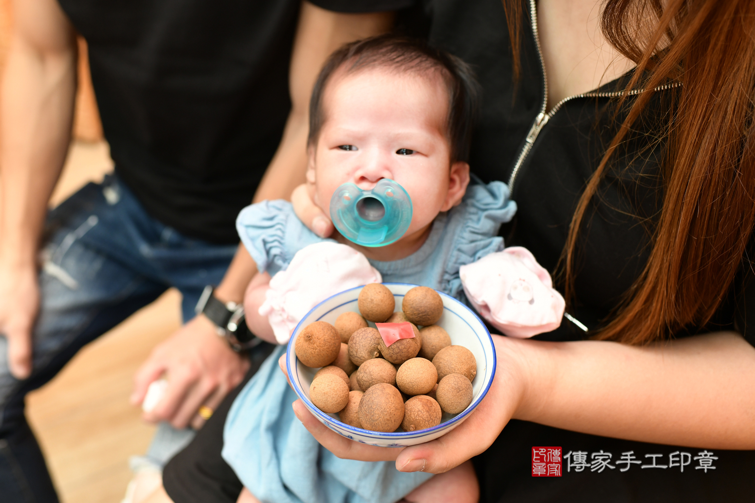 彤彤寶寶(台北市大同區嬰兒寶寶滿月剃頭理髮、嬰兒剃胎毛儀式吉祥話)。中國風會場，爸媽寶貝穿「日中韓」古裝禮服。專業拍照、證書。★購買「臍帶章、肚臍章、胎毛筆刷印章」贈送：剃頭、收涎、抓周，三選一。2024.5.5，照片7