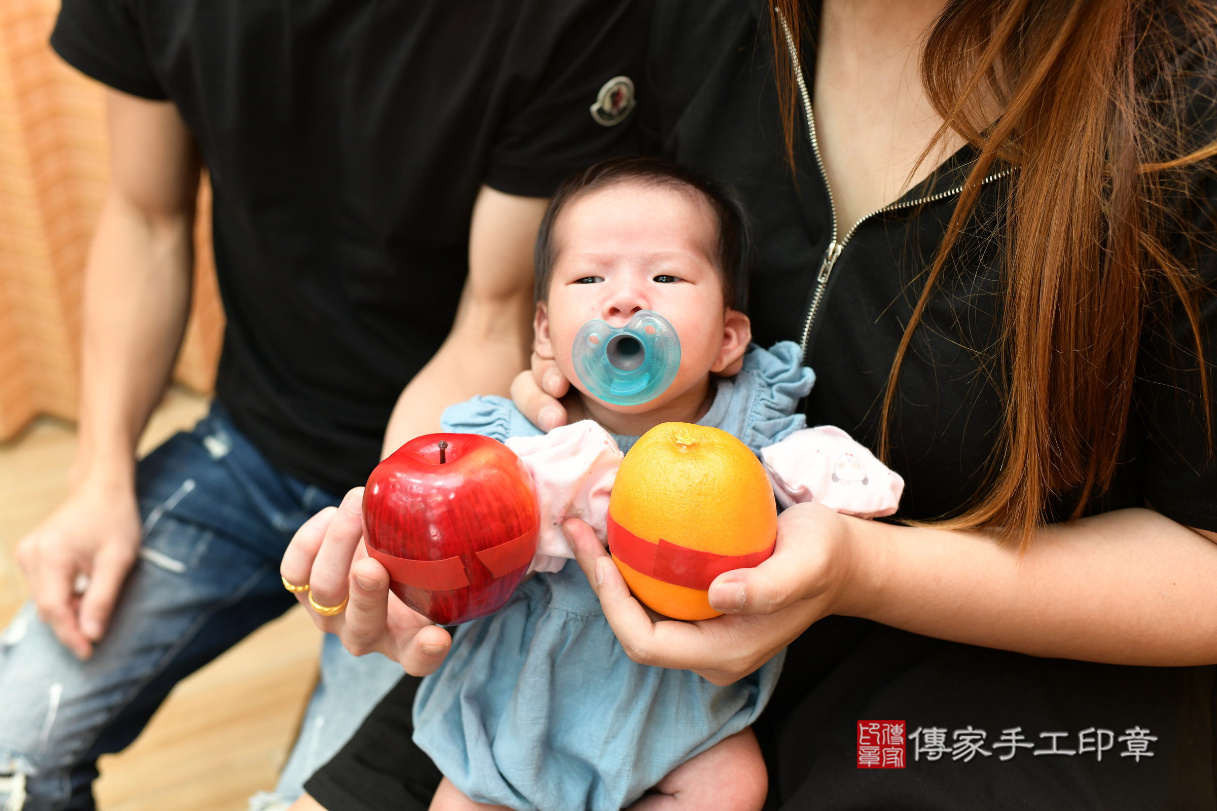 彤彤寶寶(台北市大同區嬰兒寶寶滿月剃頭理髮、嬰兒剃胎毛儀式吉祥話)。中國風會場，爸媽寶貝穿「日中韓」古裝禮服。專業拍照、證書。★購買「臍帶章、肚臍章、胎毛筆刷印章」贈送：剃頭、收涎、抓周，三選一。2024.5.5，照片6