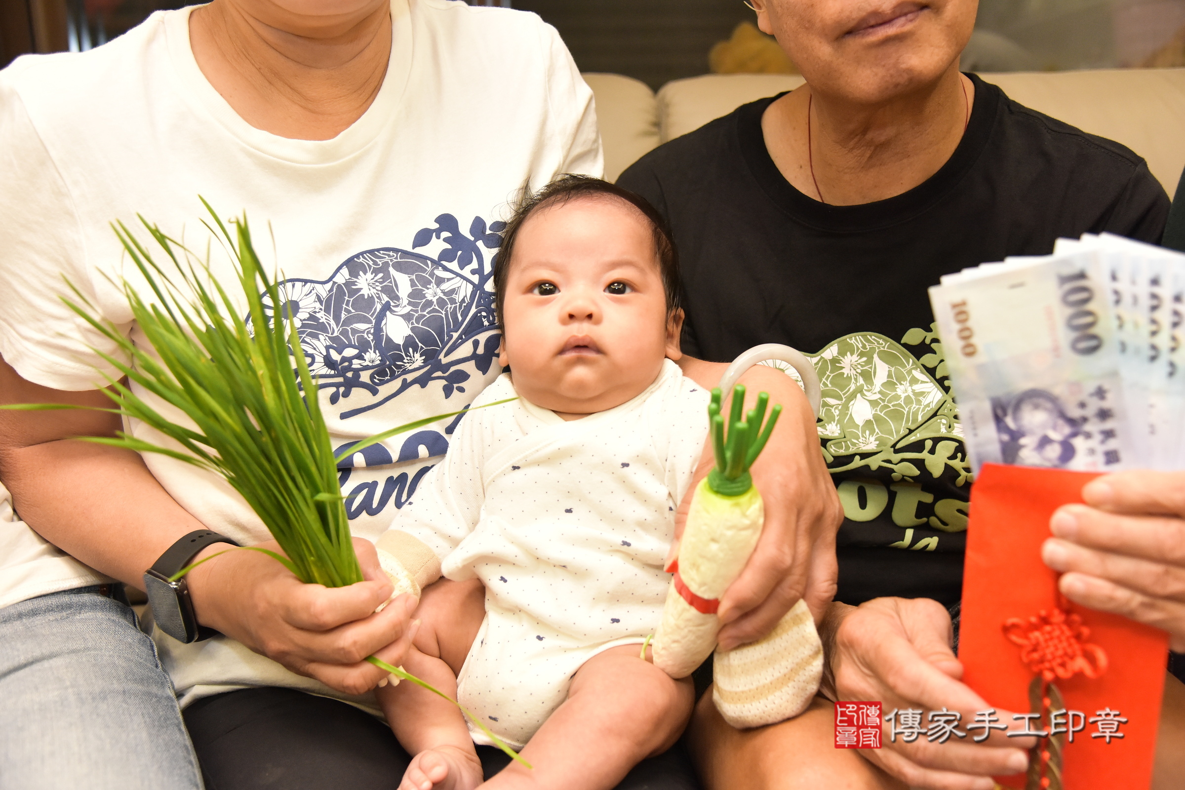 翔翔寶寶(台北市南港區到府嬰兒翔翔寶寶滿月剃頭理髮、到府嬰兒剃胎毛儀式吉祥話)。到府剃頭剃胎毛主持、專業拍照、證書。★購買「臍帶章、肚臍章、胎毛筆刷印章」贈送：剃頭、收涎、抓周，三選一。2024.5.15，照片6