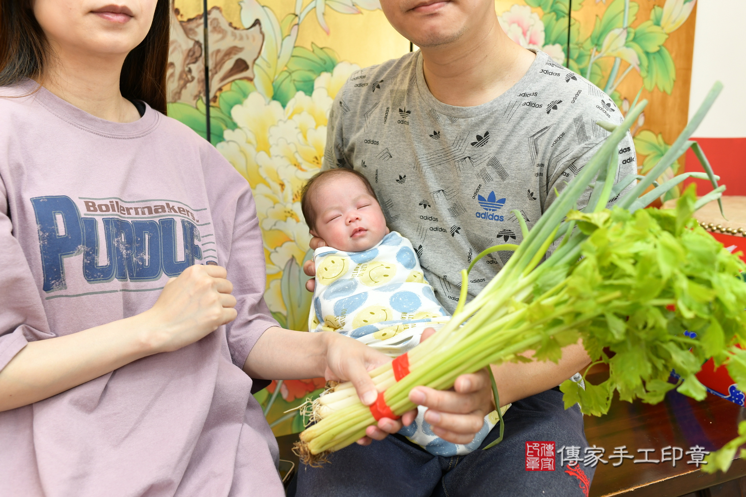 彤彤寶寶(台北市大同區嬰兒寶寶滿月剃頭理髮、嬰兒剃胎毛儀式吉祥話)。中國風會場，爸媽寶貝穿「日中韓」古裝禮服。專業拍照、證書。★購買「臍帶章、肚臍章、胎毛筆刷印章」贈送：剃頭、收涎、抓周，三選一。2024.5.26，照片17