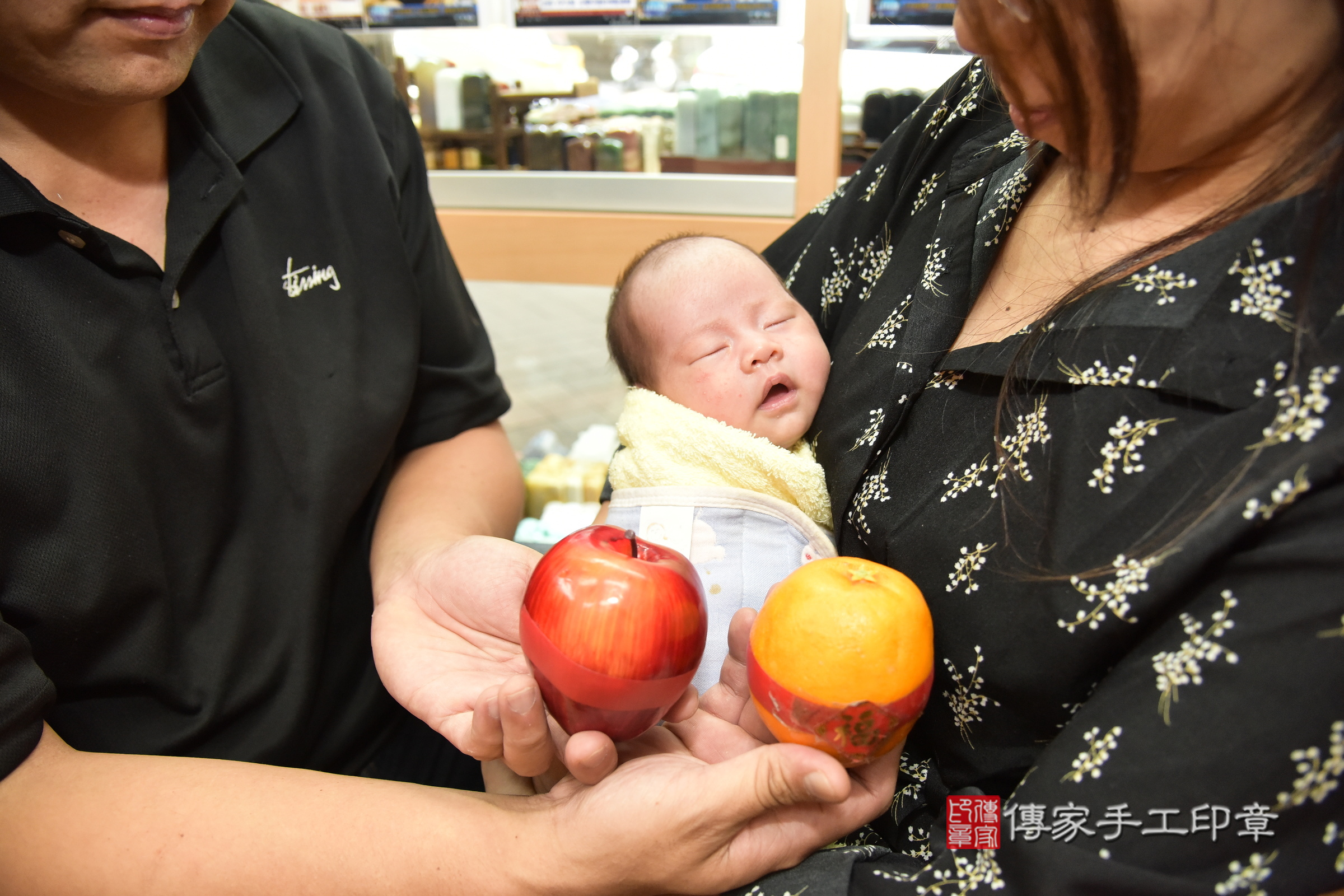 瑄瑄寶寶(新北市永和區嬰兒寶寶滿月剃頭理髮、嬰兒剃胎毛儀式吉祥話)。中國風會場，爸媽寶貝穿「日中韓」古裝禮服。專業拍照、證書。★購買「臍帶章、肚臍章、胎毛筆刷印章」贈送：剃頭、收涎、抓周，三選一。2024.5.26，照片8