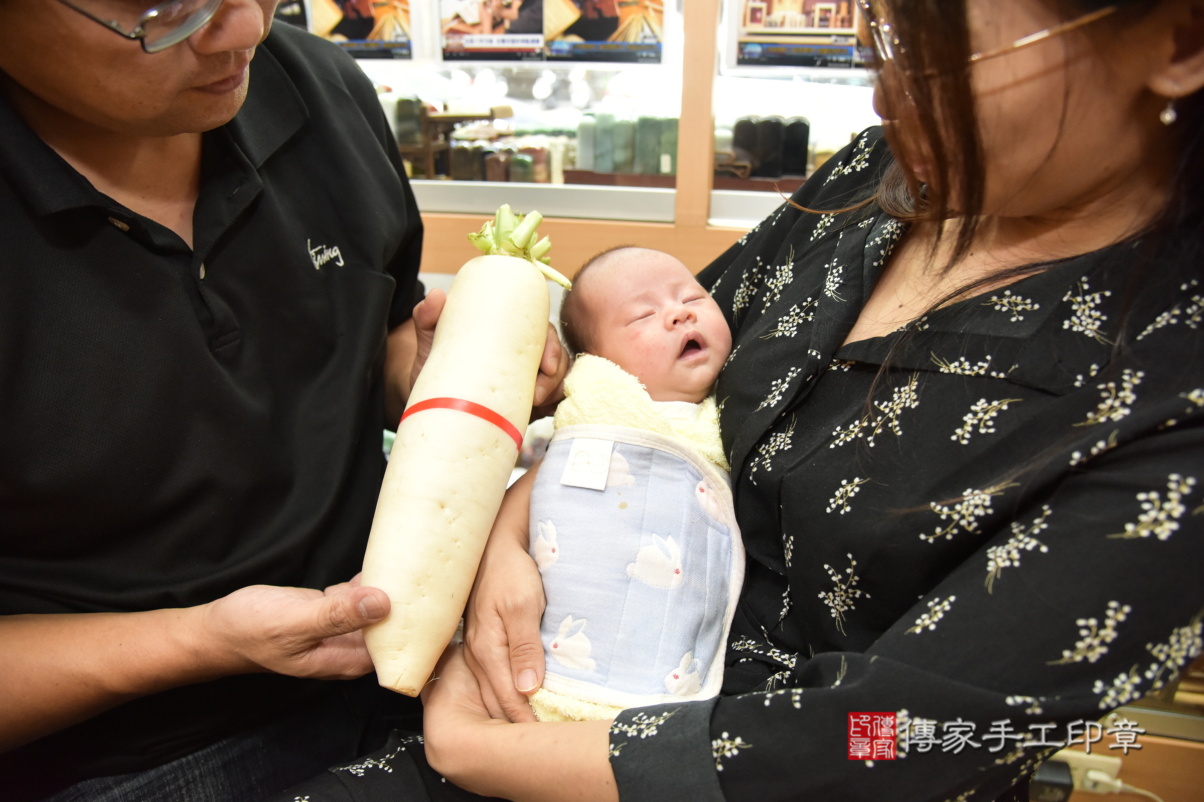 瑄瑄寶寶(新北市永和區嬰兒寶寶滿月剃頭理髮、嬰兒剃胎毛儀式吉祥話)。中國風會場，爸媽寶貝穿「日中韓」古裝禮服。專業拍照、證書。★購買「臍帶章、肚臍章、胎毛筆刷印章」贈送：剃頭、收涎、抓周，三選一。2024.5.26，照片14