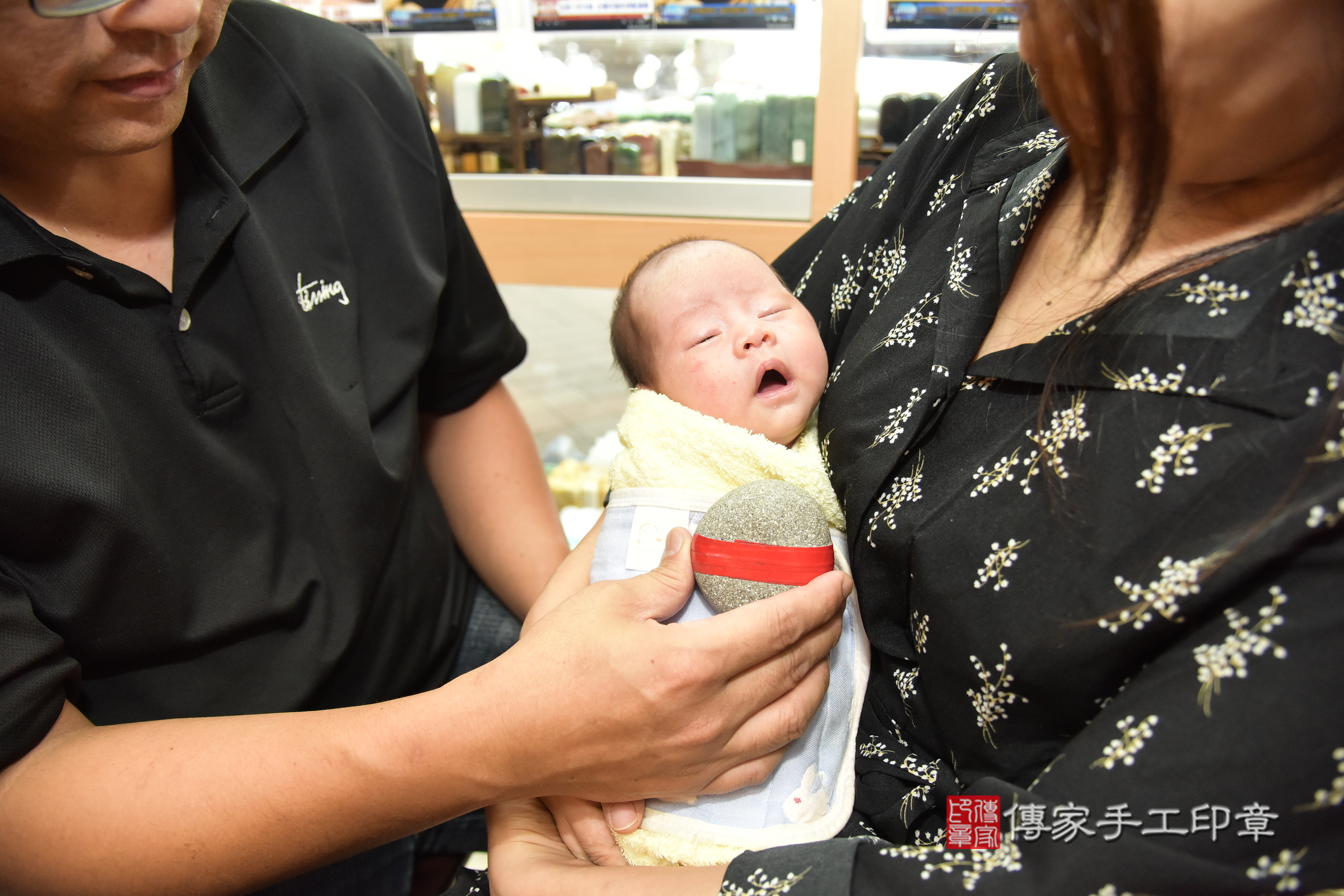 瑄瑄寶寶(新北市永和區嬰兒寶寶滿月剃頭理髮、嬰兒剃胎毛儀式吉祥話)。中國風會場，爸媽寶貝穿「日中韓」古裝禮服。專業拍照、證書。★購買「臍帶章、肚臍章、胎毛筆刷印章」贈送：剃頭、收涎、抓周，三選一。2024.5.26，照片10