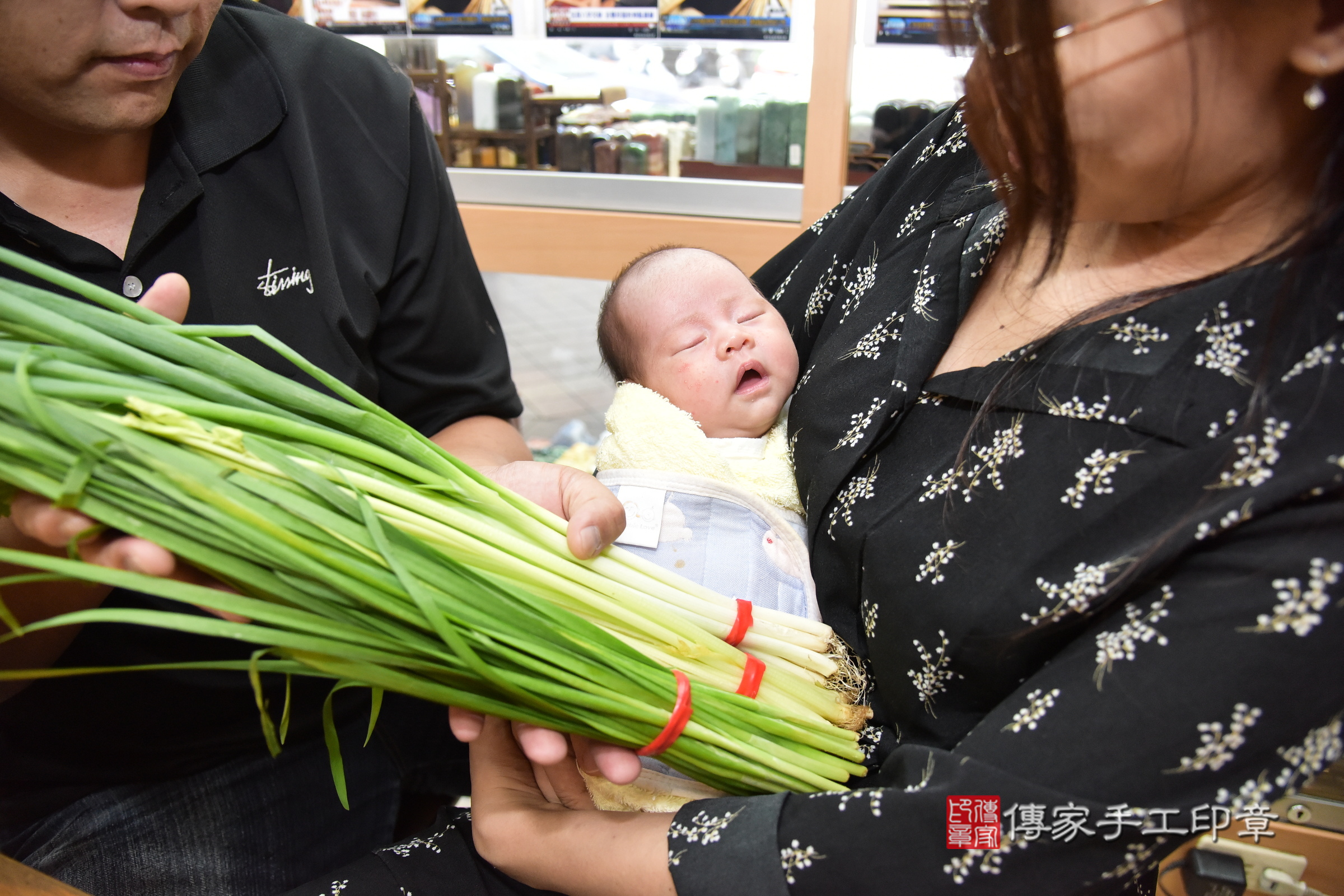 瑄瑄寶寶(新北市永和區嬰兒寶寶滿月剃頭理髮、嬰兒剃胎毛儀式吉祥話)。中國風會場，爸媽寶貝穿「日中韓」古裝禮服。專業拍照、證書。★購買「臍帶章、肚臍章、胎毛筆刷印章」贈送：剃頭、收涎、抓周，三選一。2024.5.26，照片12