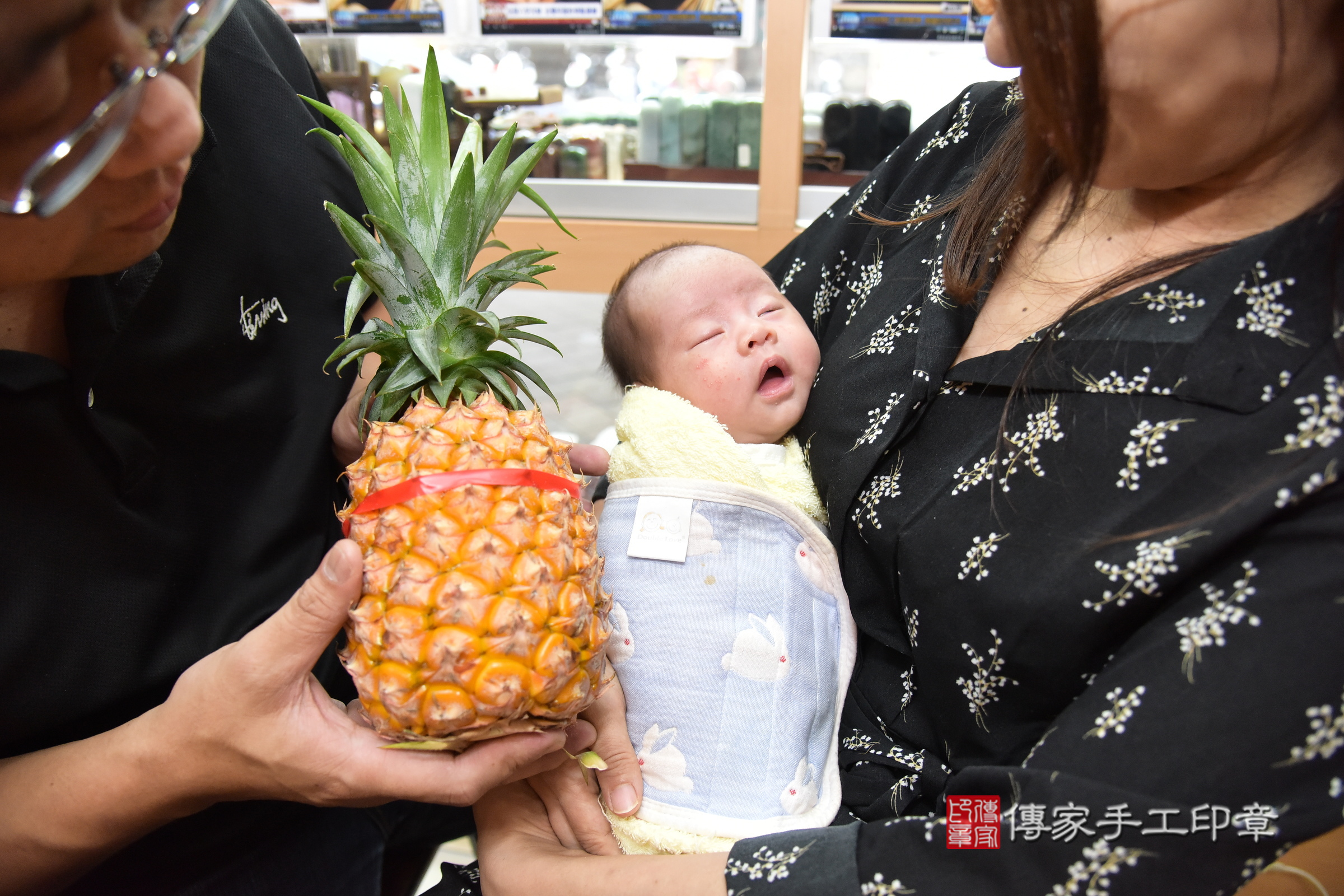 瑄瑄寶寶(新北市永和區嬰兒寶寶滿月剃頭理髮、嬰兒剃胎毛儀式吉祥話)。中國風會場，爸媽寶貝穿「日中韓」古裝禮服。專業拍照、證書。★購買「臍帶章、肚臍章、胎毛筆刷印章」贈送：剃頭、收涎、抓周，三選一。2024.5.26，照片16