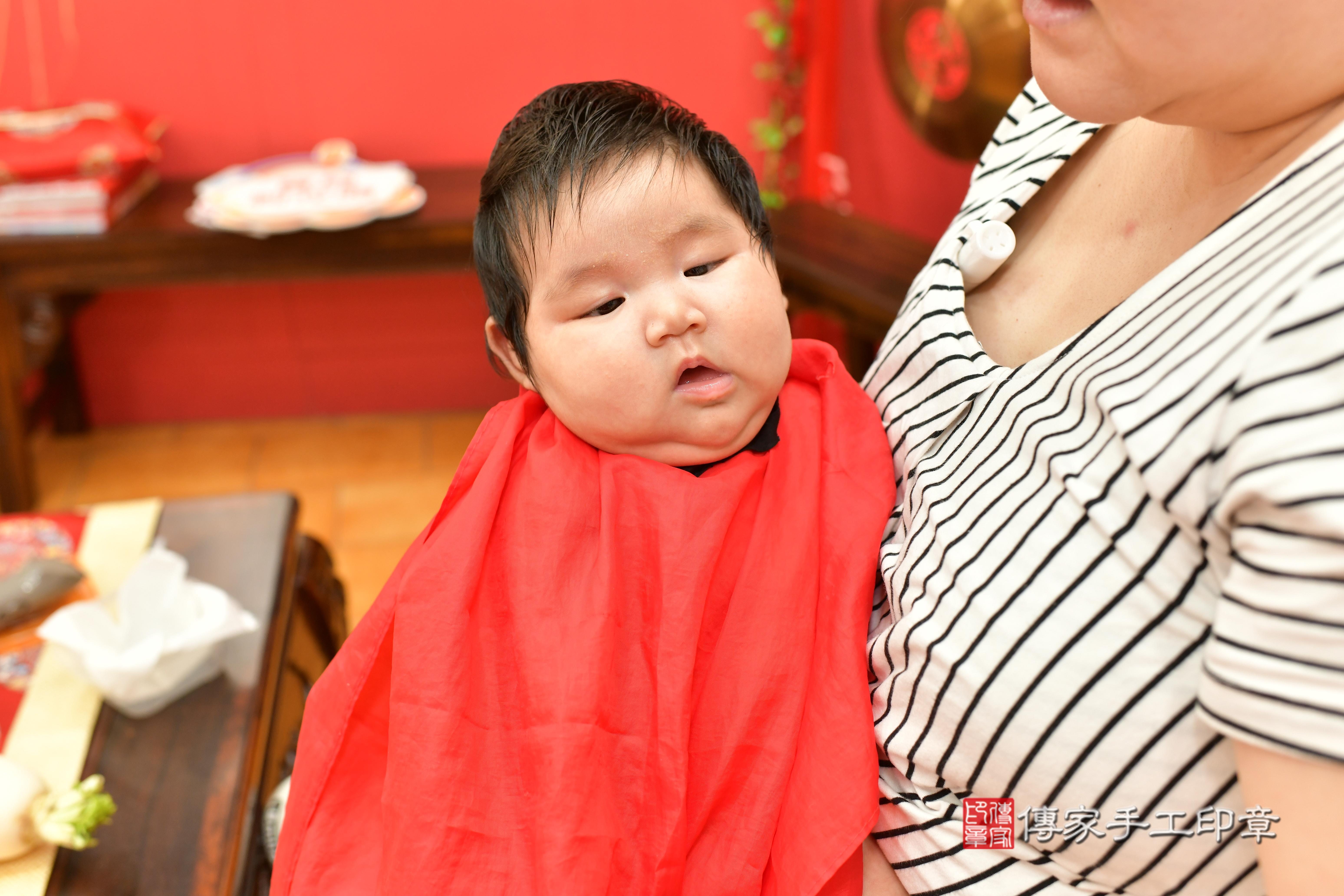 傳家手工印章桃園店、抓周、度脺、中國風會場、傳家嬰兒古禮、吉祥話、抓周道具物品24種、拍照。抓周證書。寶寶抓周、滿周歲、生日快樂、祝福