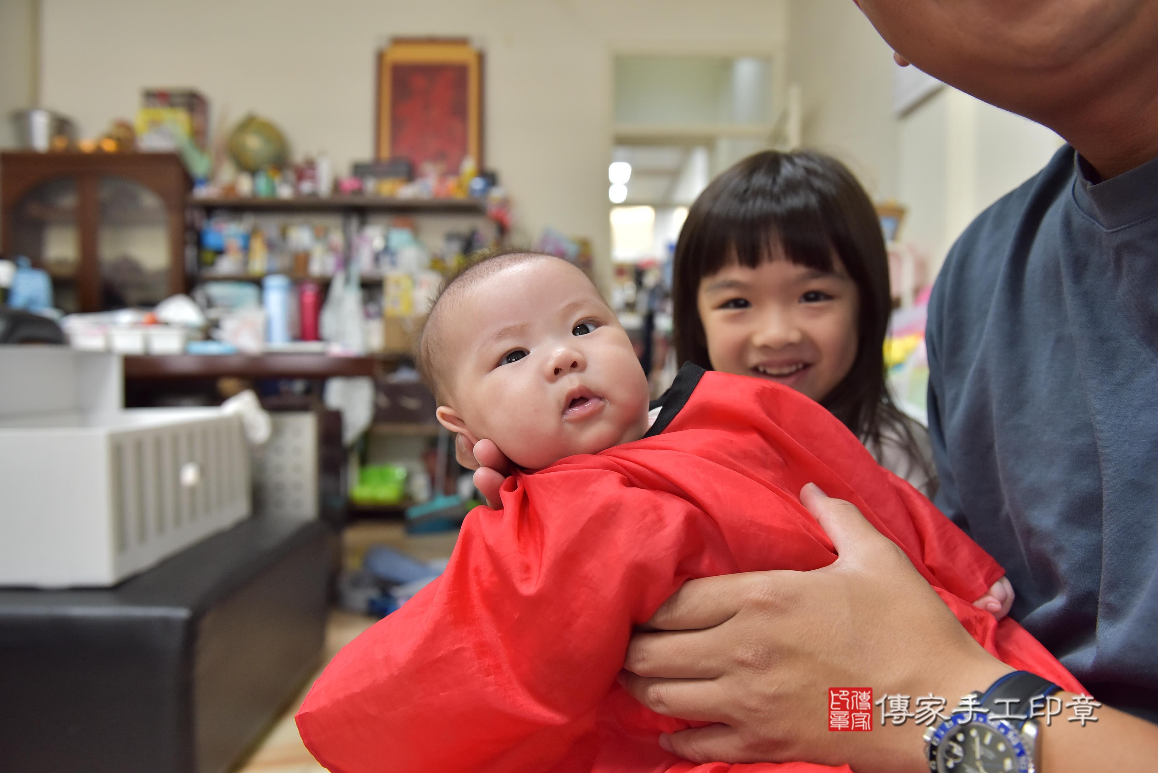 傳家手工印章高雄店、抓周、度脺、中國風會場、傳家嬰兒古禮、吉祥話、抓周道具物品24種、拍照。抓周證書。寶寶抓周、滿周歲、生日快樂、祝福