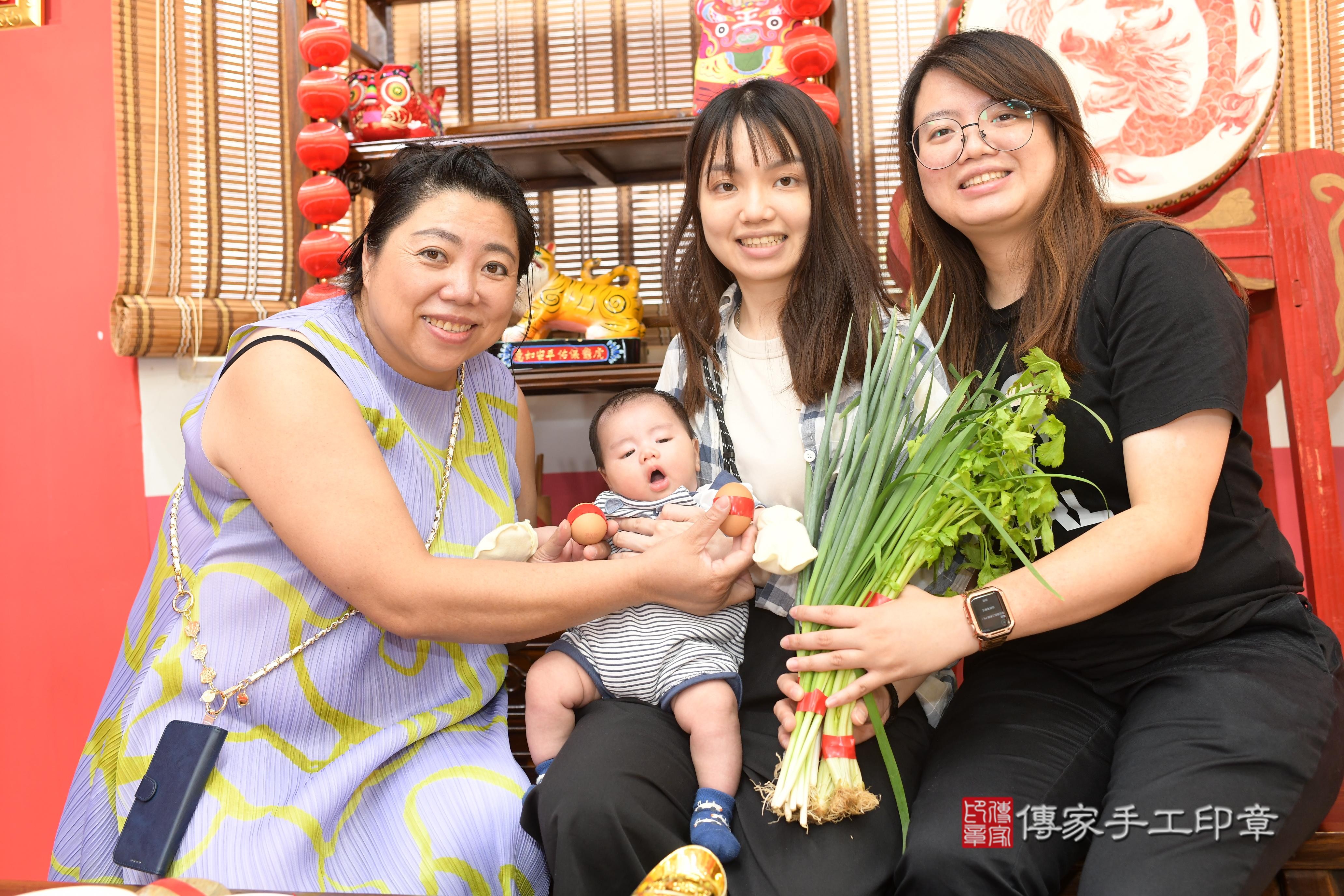 傳家手工印章高雄店、抓周、度脺、中國風會場、傳家嬰兒古禮、吉祥話、抓周道具物品24種、拍照。抓周證書。寶寶抓周、滿周歲、生日快樂、祝福