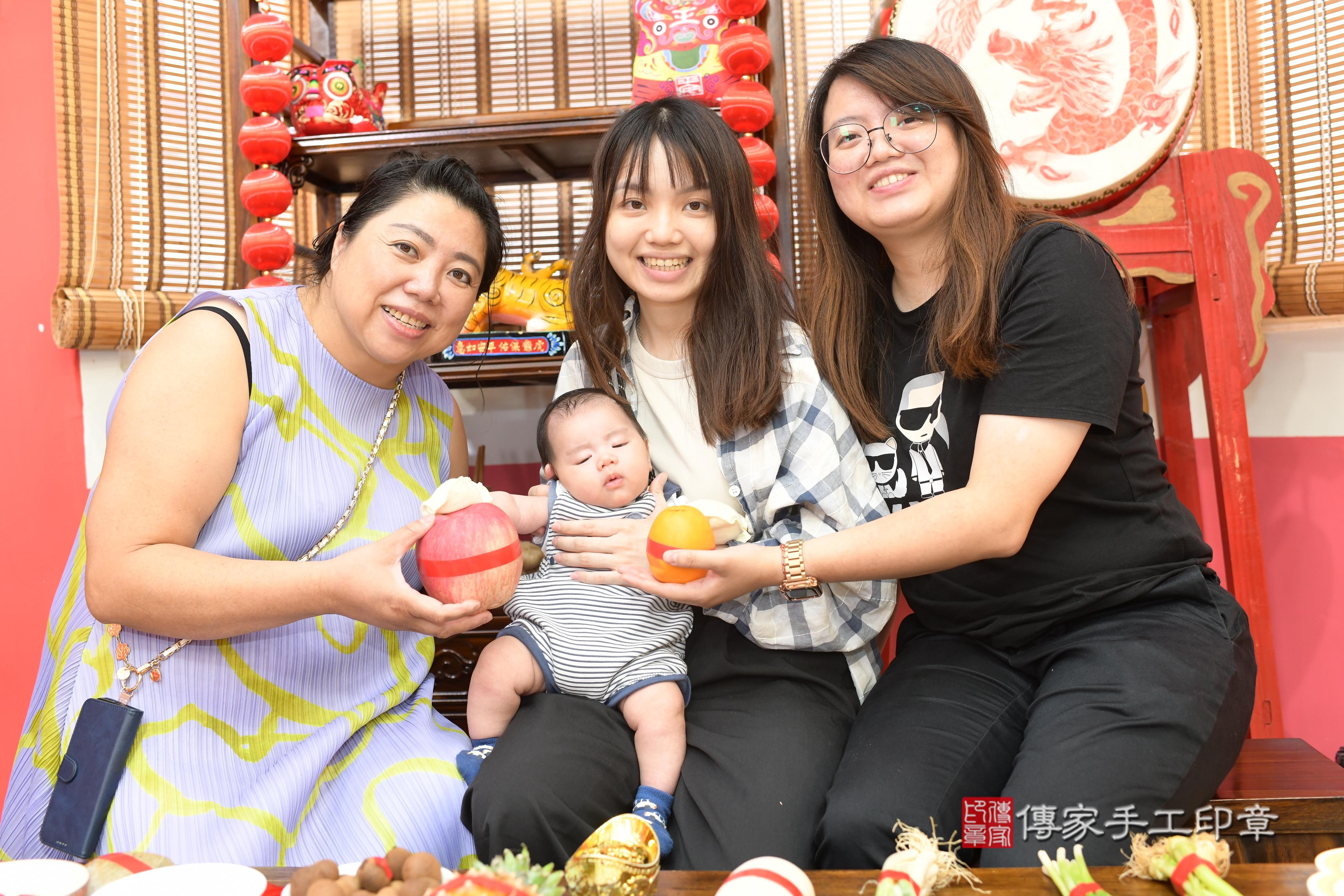 傳家手工印章高雄店、抓周、度脺、中國風會場、傳家嬰兒古禮、吉祥話、抓周道具物品24種、拍照。抓周證書。寶寶抓周、滿周歲、生日快樂、祝福