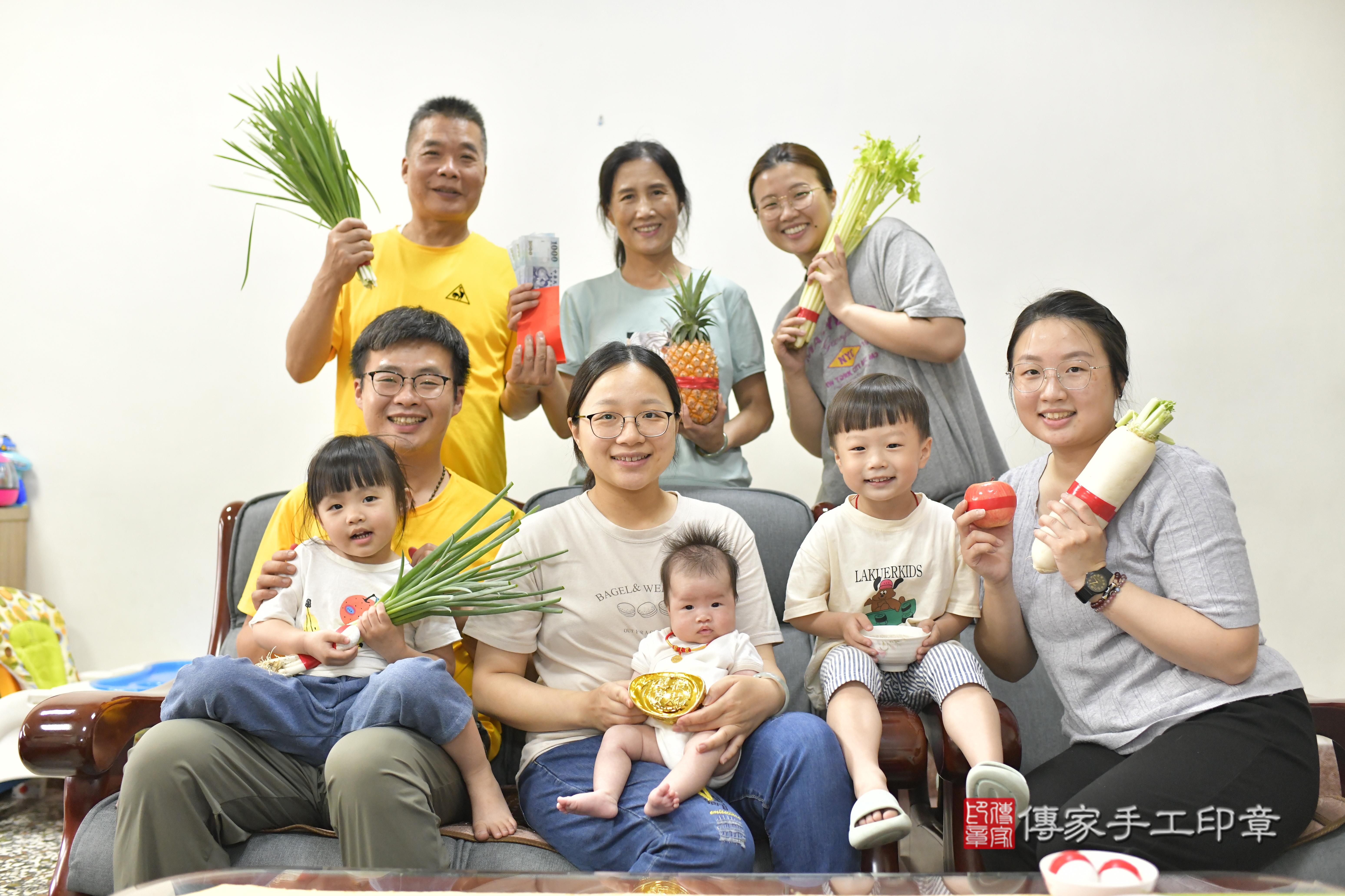 傳家手工印章新竹店、抓周、度脺、中國風會場、傳家嬰兒古禮、吉祥話、抓周道具物品24種、拍照。抓周證書。寶寶抓周、滿周歲、生日快樂、祝福