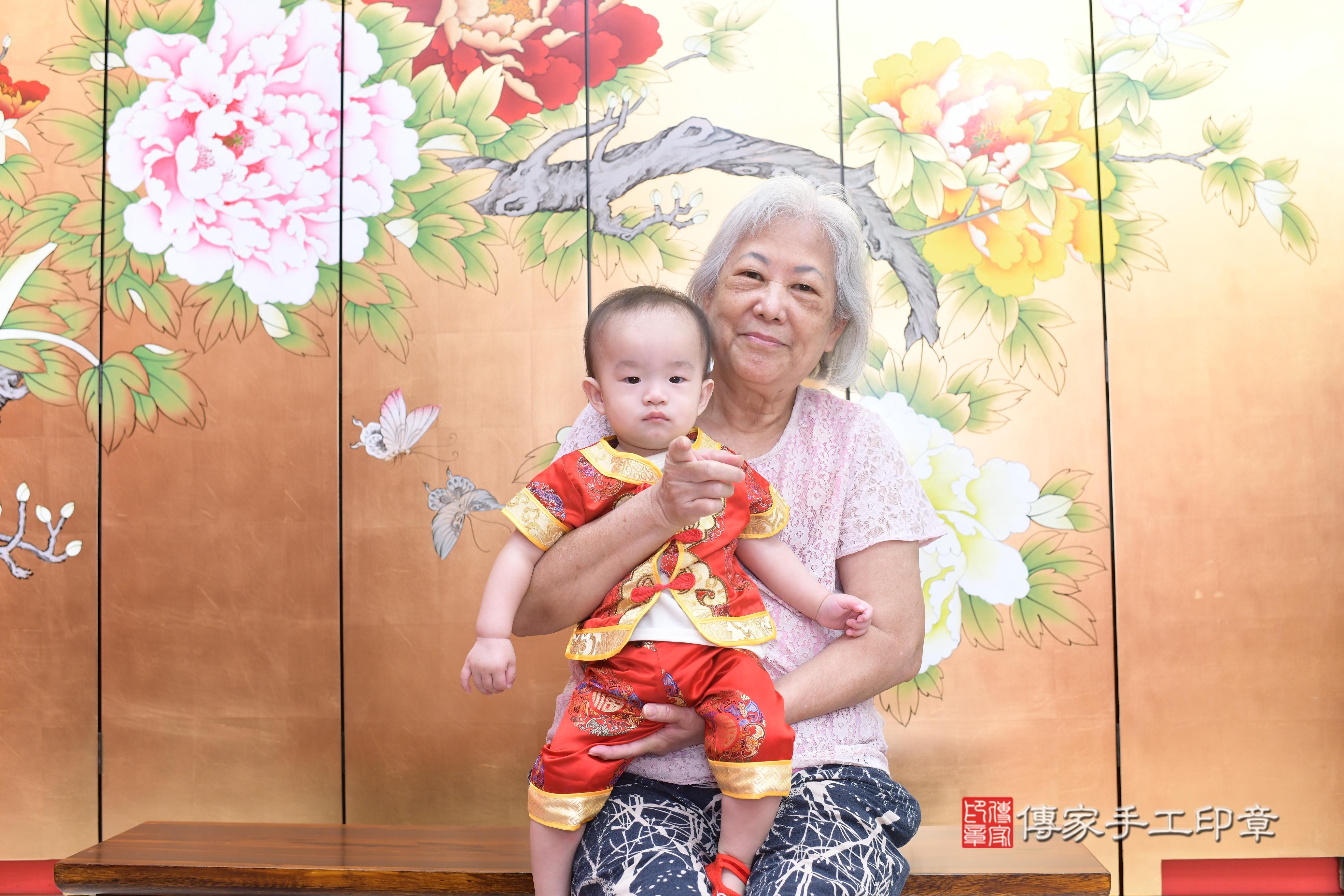 傳家手工印章高雄店、抓周、度脺、中國風會場、傳家嬰兒古禮、吉祥話、抓周道具物品24種、拍照。抓周證書。寶寶抓周、滿周歲、生日快樂、祝福