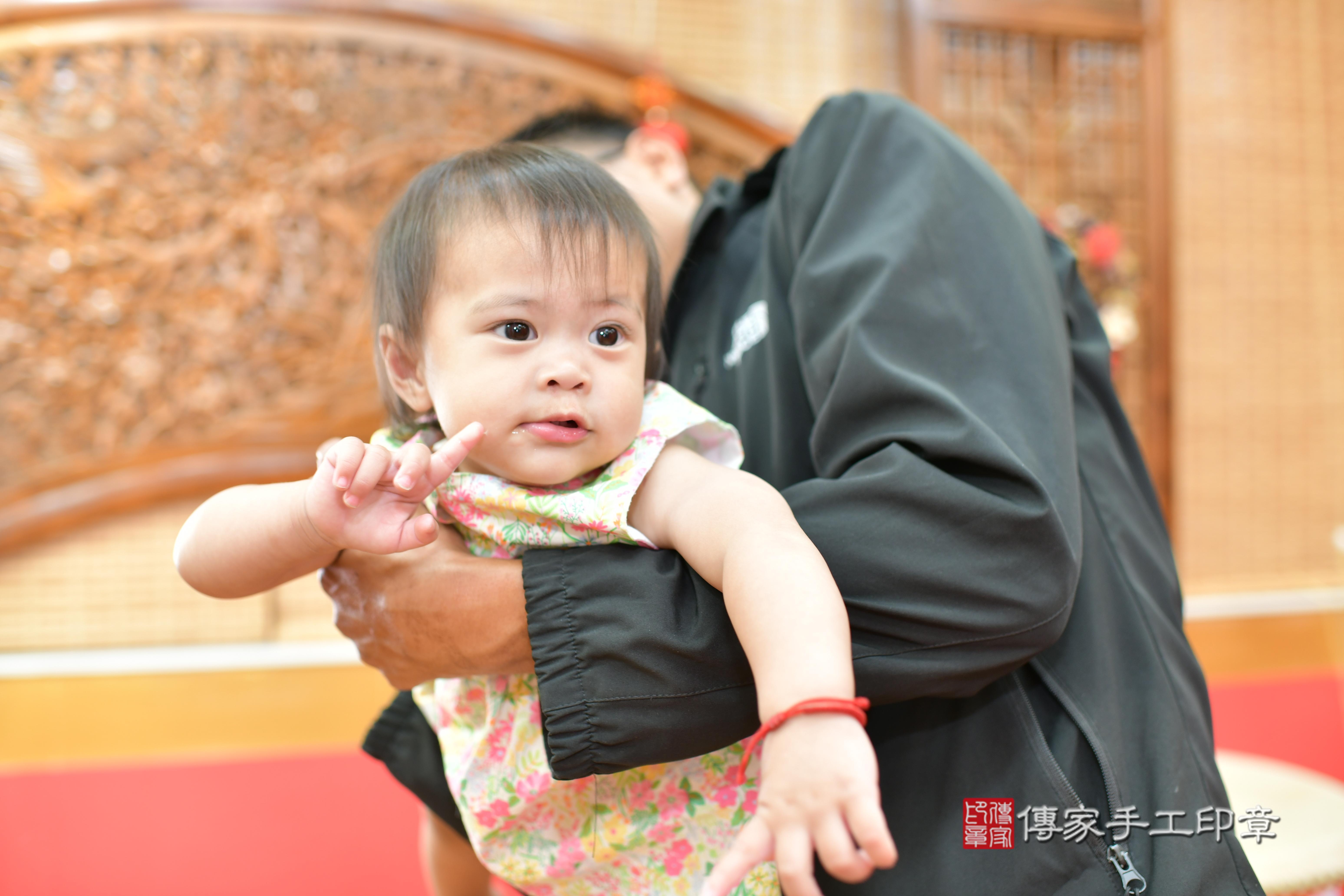 傳家手工印章桃園店、抓周、度脺、中國風會場、傳家嬰兒古禮、吉祥話、抓周道具物品24種、拍照。抓周證書。寶寶抓周、滿周歲、生日快樂、祝福