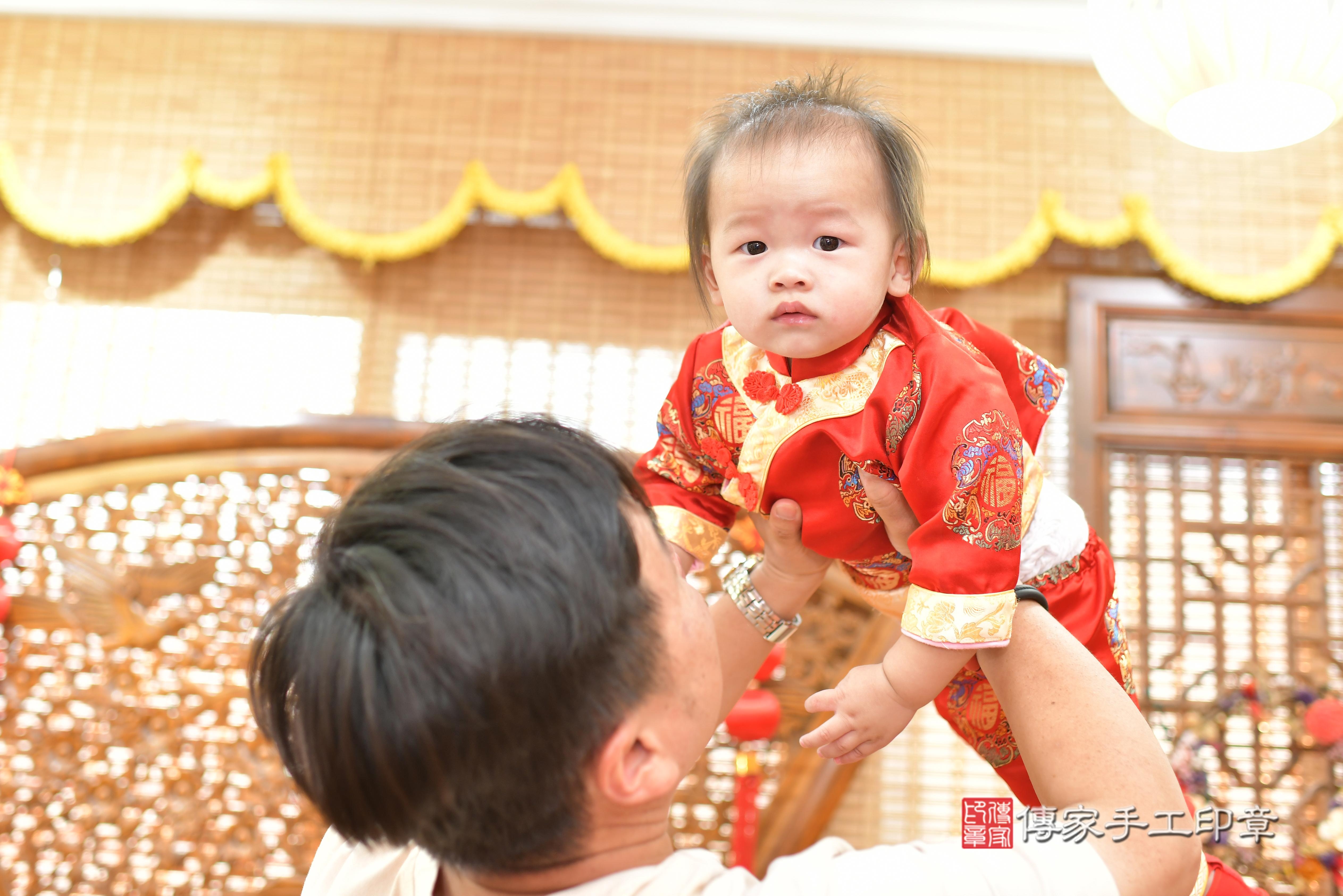 傳家手工印章桃園店、抓周、度脺、中國風會場、傳家嬰兒古禮、吉祥話、抓周道具物品24種、拍照。抓周證書。寶寶抓周、滿周歲、生日快樂、祝福