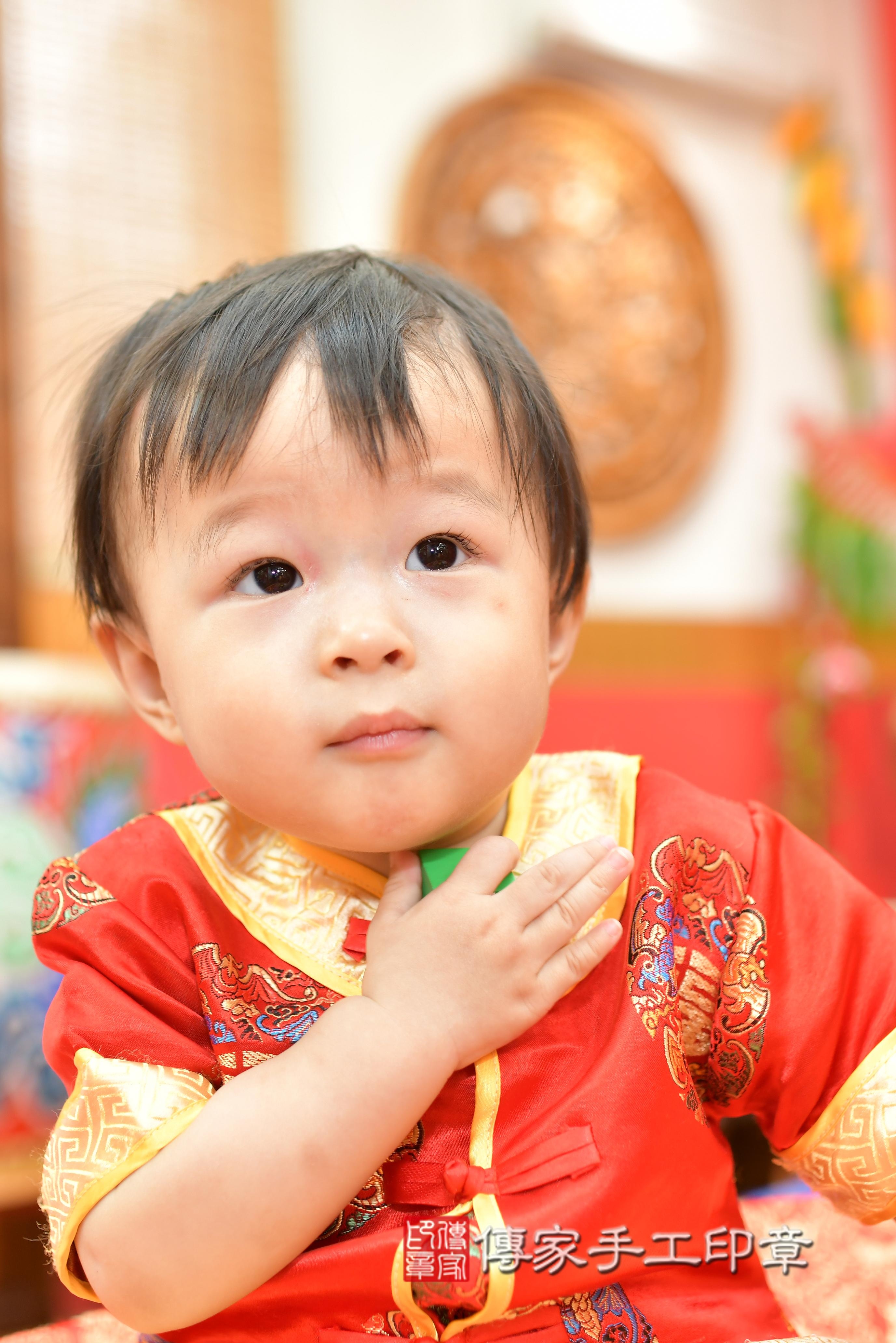 傳家手工印章桃園店、抓周、度脺、中國風會場、傳家嬰兒古禮、吉祥話、抓周道具物品24種、拍照。抓周證書。寶寶抓周、滿周歲、生日快樂、祝福