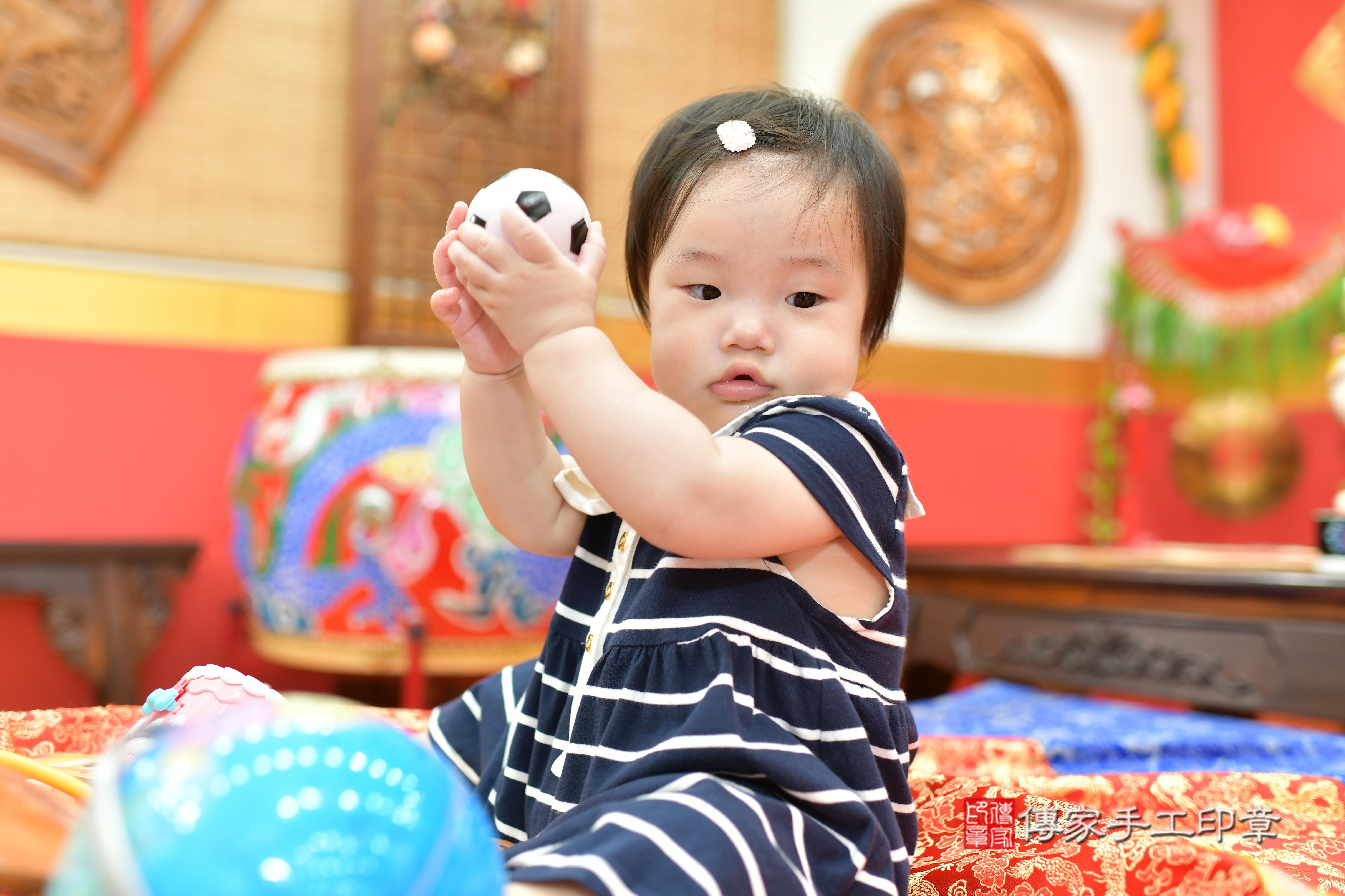 傳家手工印章桃園店、抓周、度脺、中國風會場、傳家嬰兒古禮、吉祥話、抓周道具物品24種、拍照。抓周證書。寶寶抓周、滿周歲、生日快樂、祝福