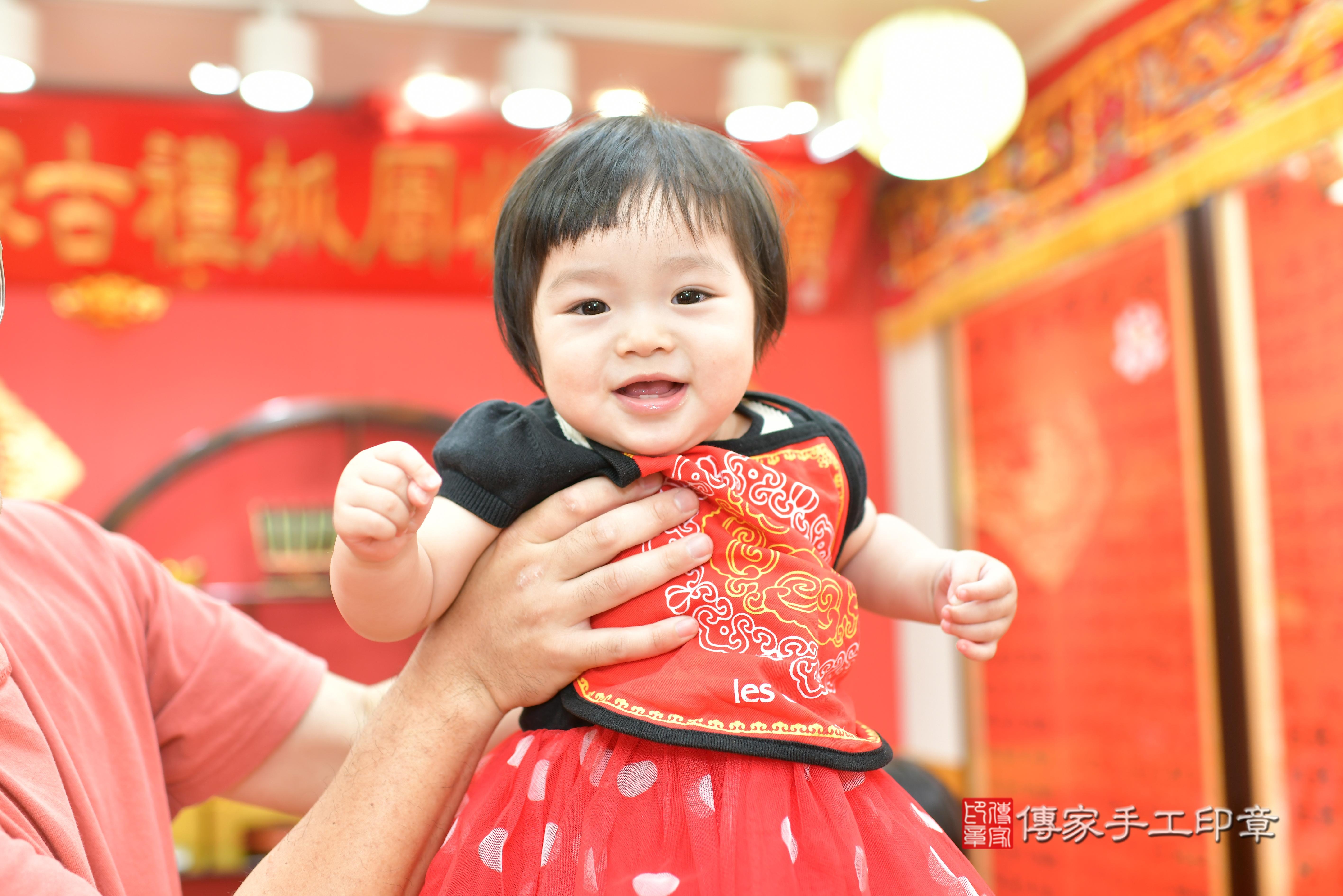 傳家手工印章桃園店、抓周、度脺、中國風會場、傳家嬰兒古禮、吉祥話、抓周道具物品24種、拍照。抓周證書。寶寶抓周、滿周歲、生日快樂、祝福