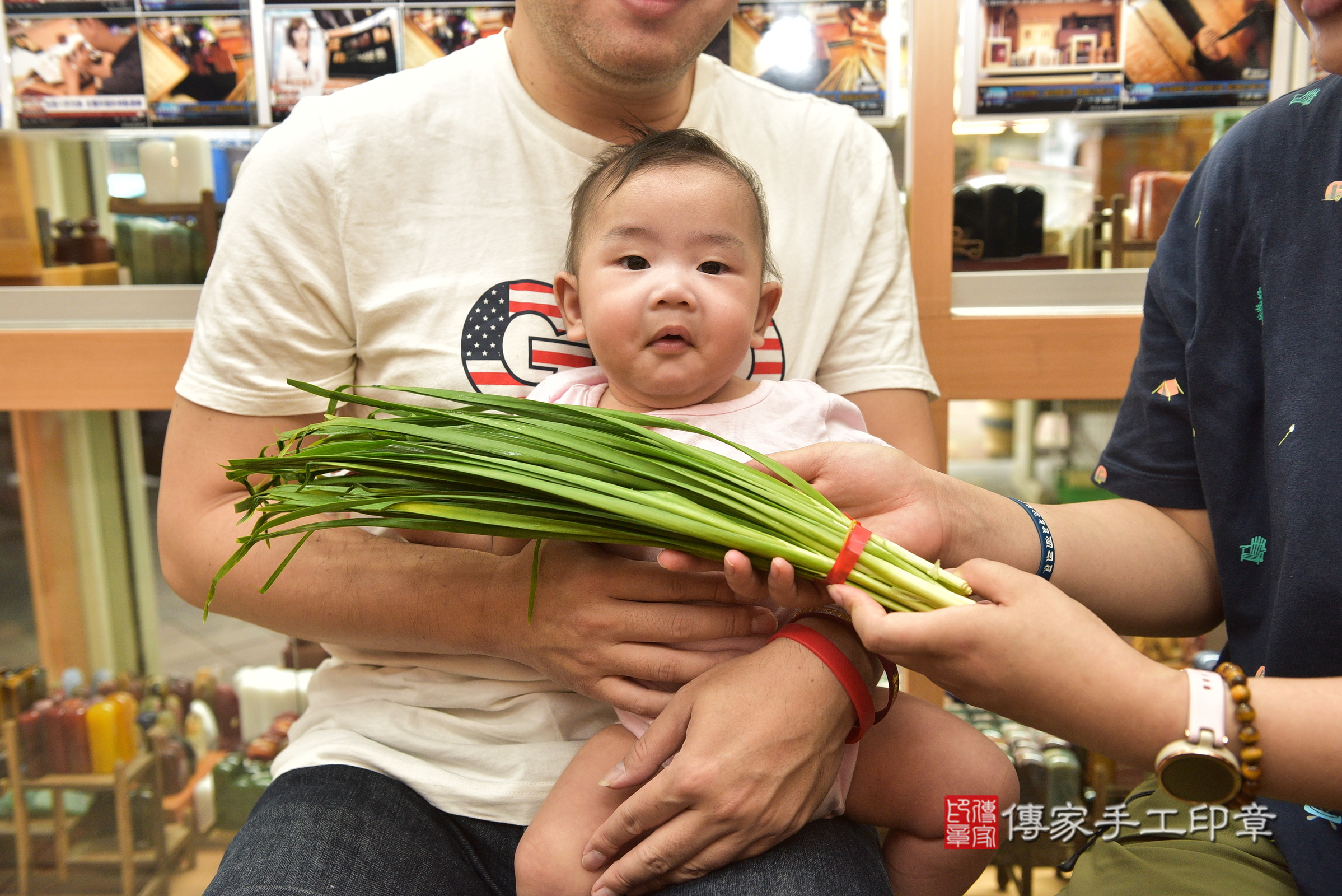 睿睿寶寶(新北市永和區嬰兒寶寶滿月剃頭理髮、嬰兒剃胎毛儀式吉祥話)。中國風會場，爸媽寶貝穿「日中韓」古裝禮服。專業拍照、證書。★購買「臍帶章、肚臍章、胎毛筆刷印章」贈送：剃頭、收涎、抓周，三選一。2024.5.28，照片7