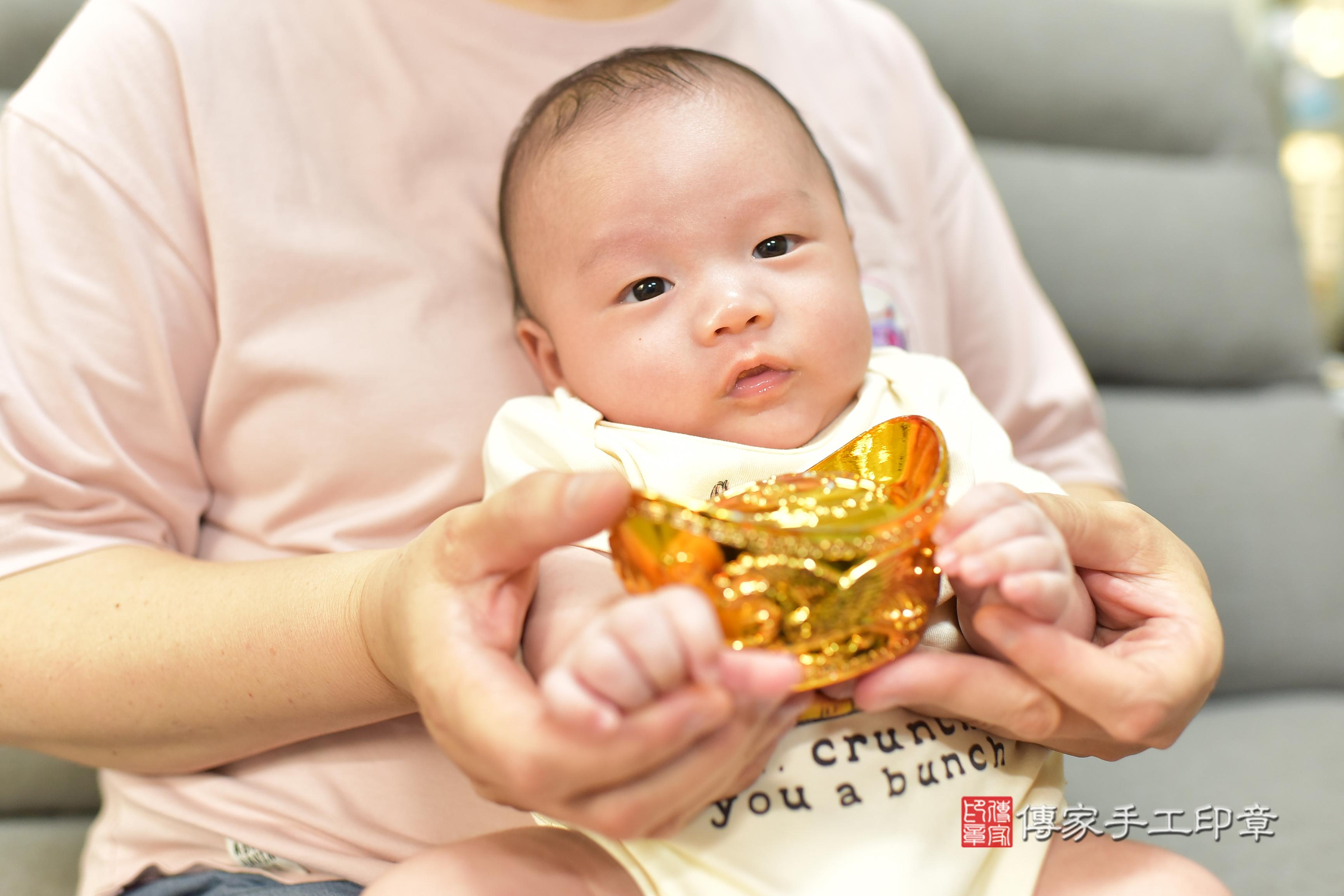 傳家手工印章台南店、抓周、度脺、中國風會場、傳家嬰兒古禮、吉祥話、抓周道具物品24種、拍照。抓周證書。寶寶抓周、滿周歲、生日快樂、祝福