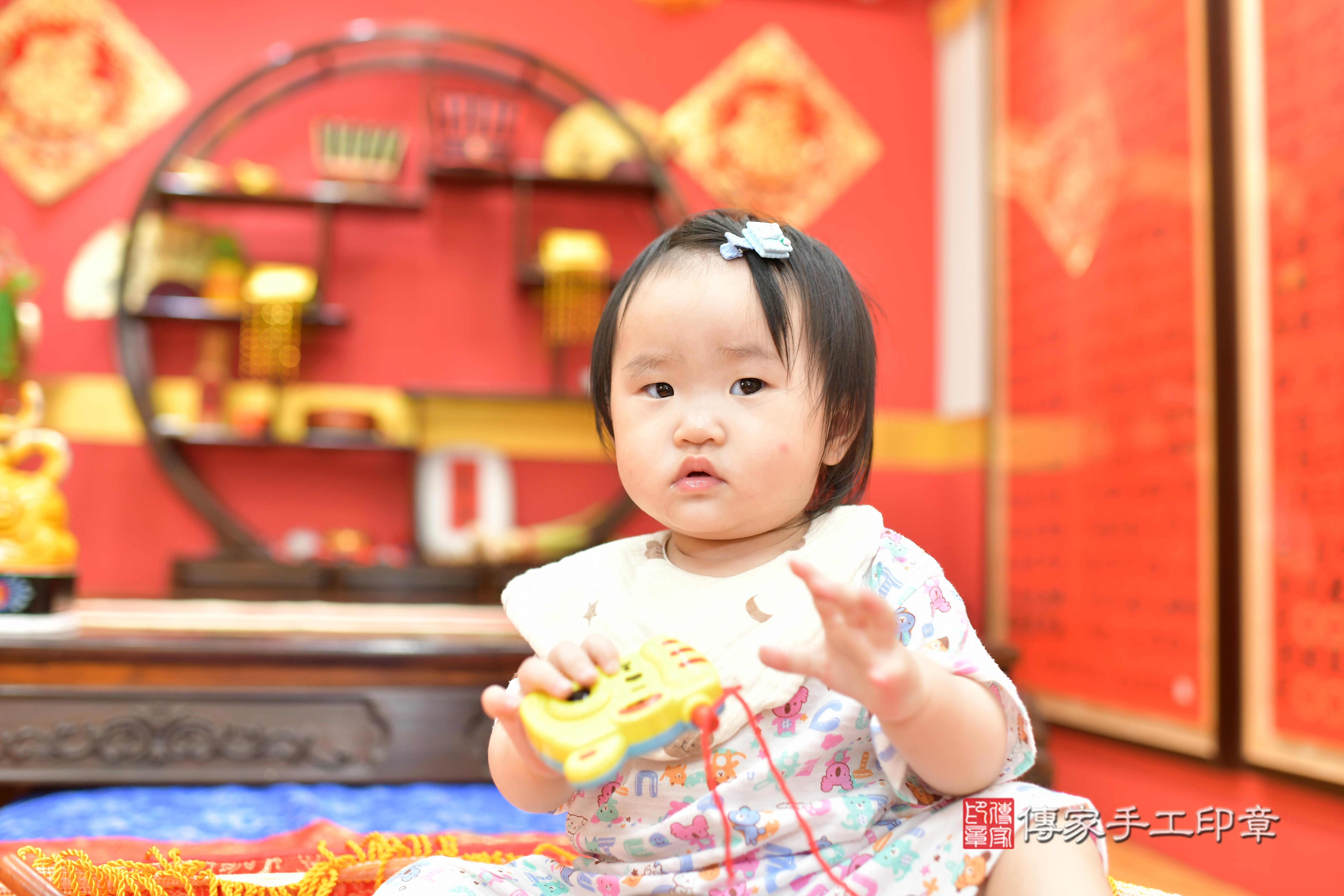 傳家手工印章桃園店、抓周、度脺、中國風會場、傳家嬰兒古禮、吉祥話、抓周道具物品24種、拍照。抓周證書。寶寶抓周、滿周歲、生日快樂、祝福