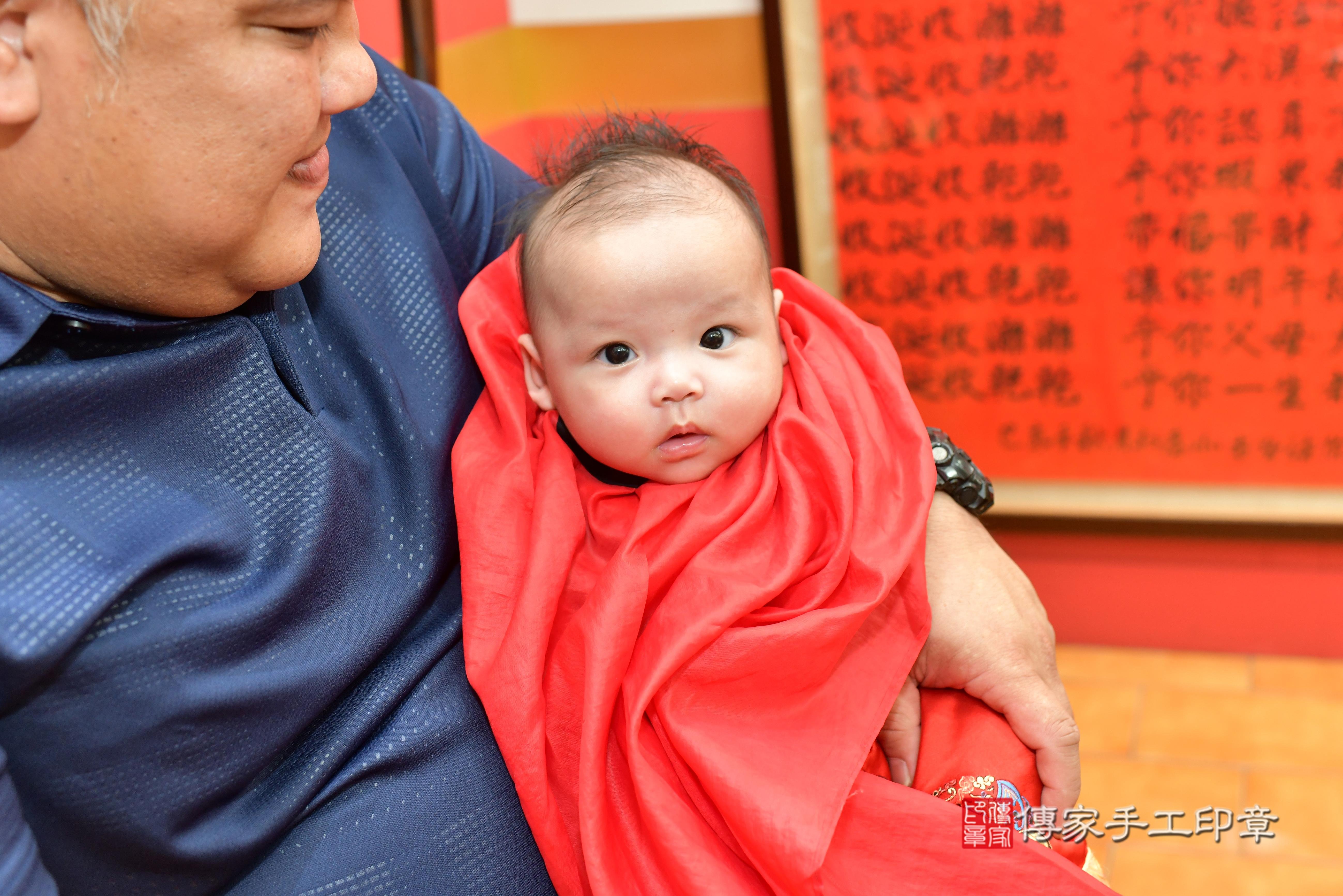 傳家手工印章桃園店、抓周、度脺、中國風會場、傳家嬰兒古禮、吉祥話、抓周道具物品24種、拍照。抓周證書。寶寶抓周、滿周歲、生日快樂、祝福