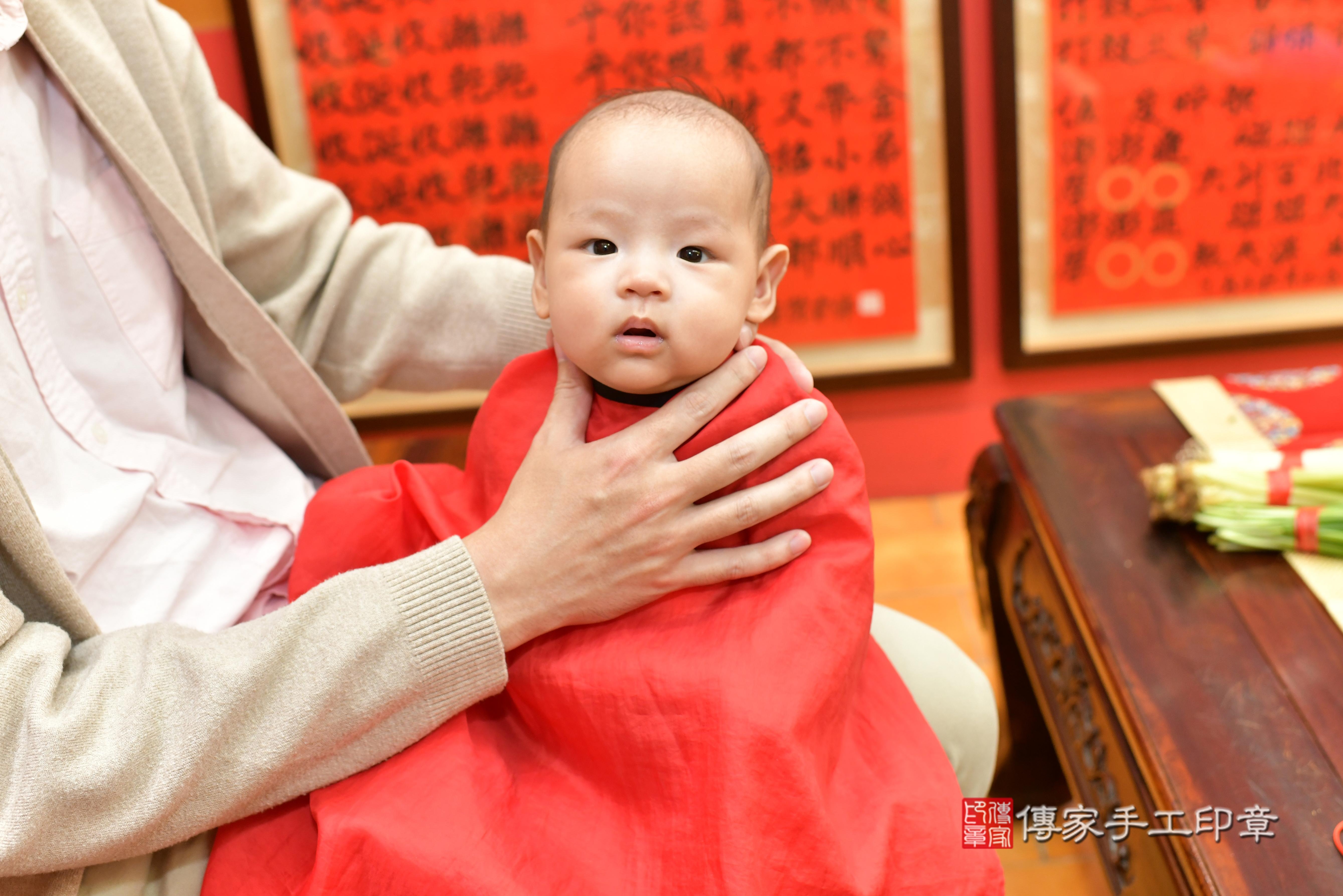 傳家手工印章桃園店、抓周、度脺、中國風會場、傳家嬰兒古禮、吉祥話、抓周道具物品24種、拍照。抓周證書。寶寶抓周、滿周歲、生日快樂、祝福