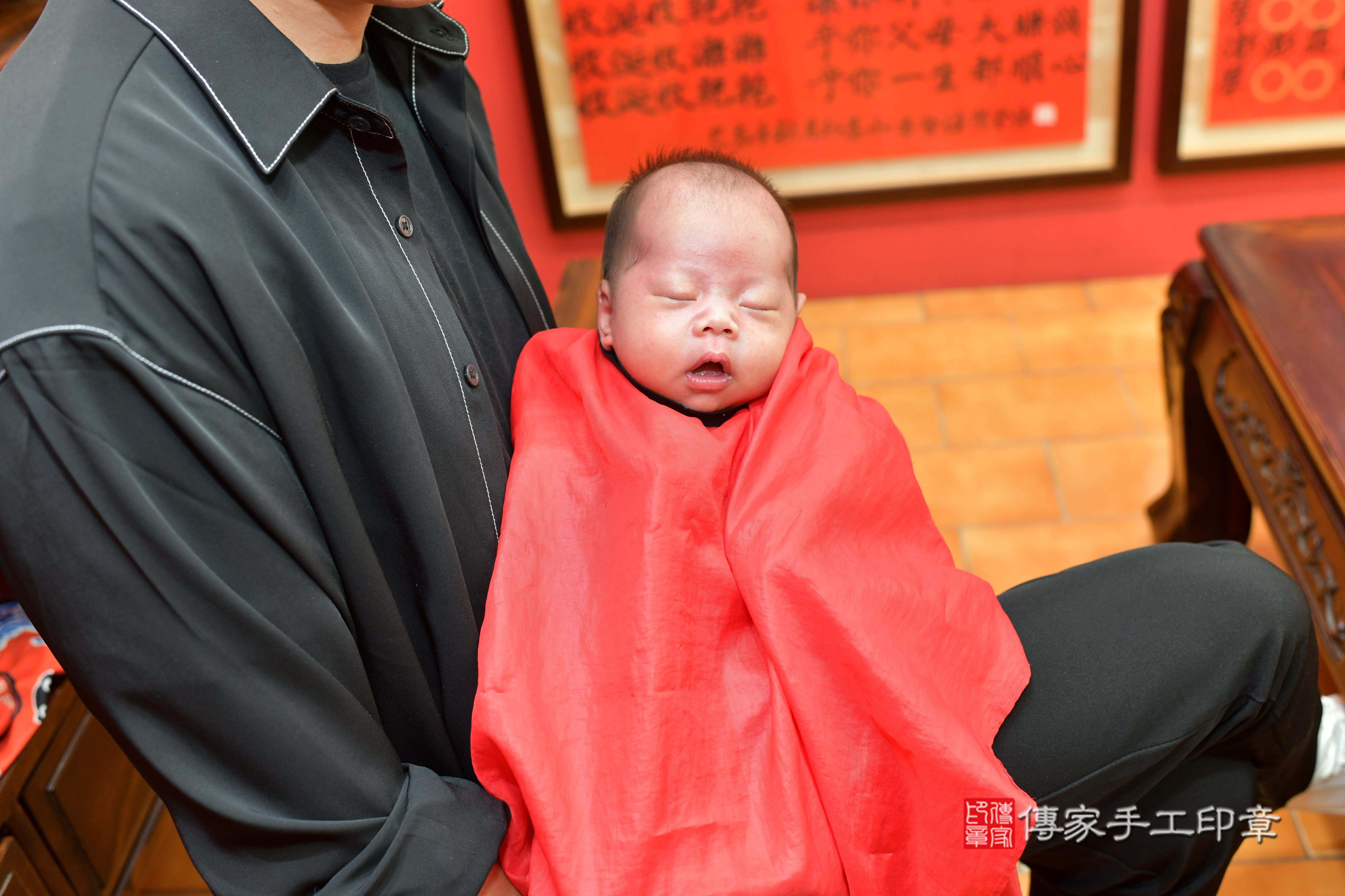 傳家手工印章桃園店、抓周、度脺、中國風會場、傳家嬰兒古禮、吉祥話、抓周道具物品24種、拍照。抓周證書。寶寶抓周、滿周歲、生日快樂、祝福