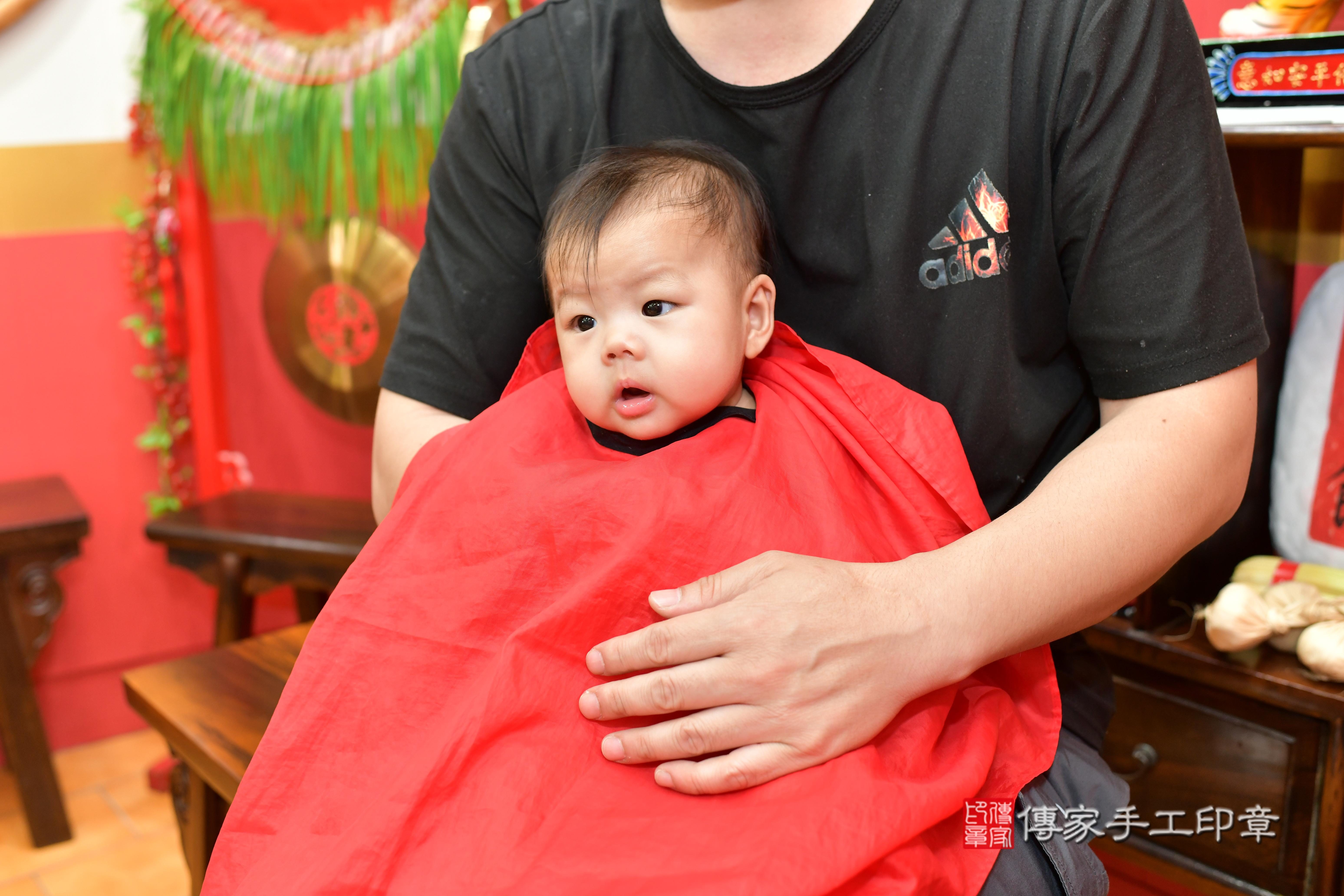 傳家手工印章桃園店、抓周、度脺、中國風會場、傳家嬰兒古禮、吉祥話、抓周道具物品24種、拍照。抓周證書。寶寶抓周、滿周歲、生日快樂、祝福