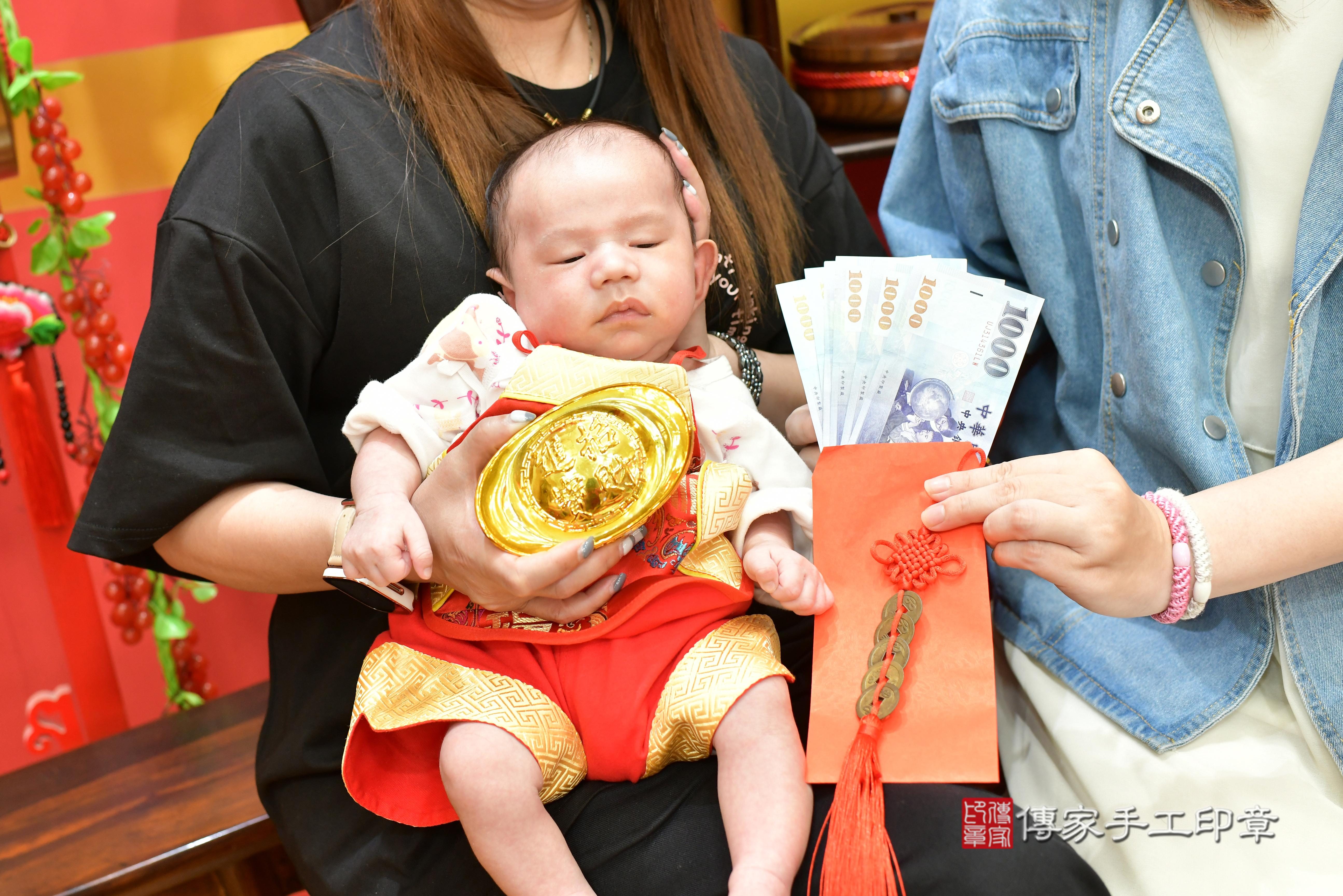 傳家手工印章桃園店、抓周、度脺、中國風會場、傳家嬰兒古禮、吉祥話、抓周道具物品24種、拍照。抓周證書。寶寶抓周、滿周歲、生日快樂、祝福