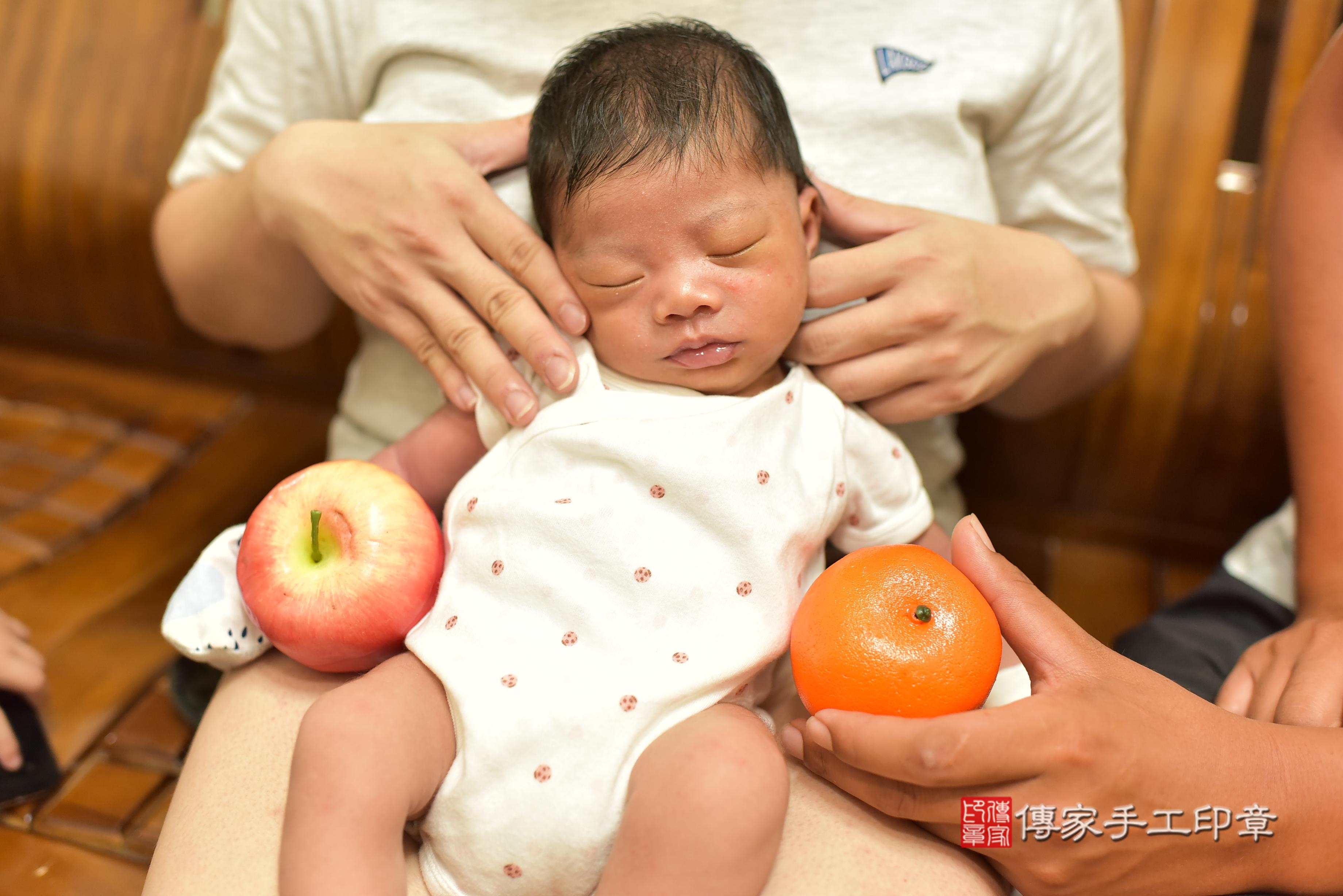 傳家手工印章台南店、抓周、度脺、中國風會場、傳家嬰兒古禮、吉祥話、抓周道具物品24種、拍照。抓周證書。寶寶抓周、滿周歲、生日快樂、祝福