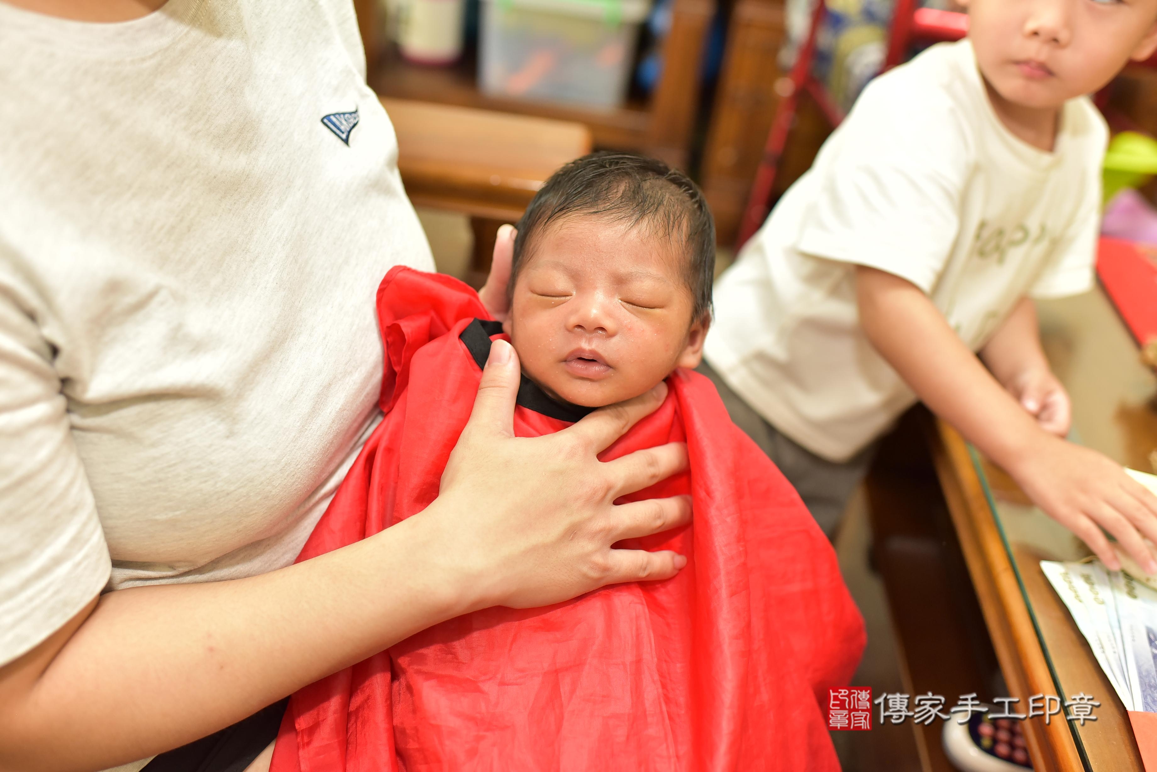 傳家手工印章台南店、抓周、度脺、中國風會場、傳家嬰兒古禮、吉祥話、抓周道具物品24種、拍照。抓周證書。寶寶抓周、滿周歲、生日快樂、祝福