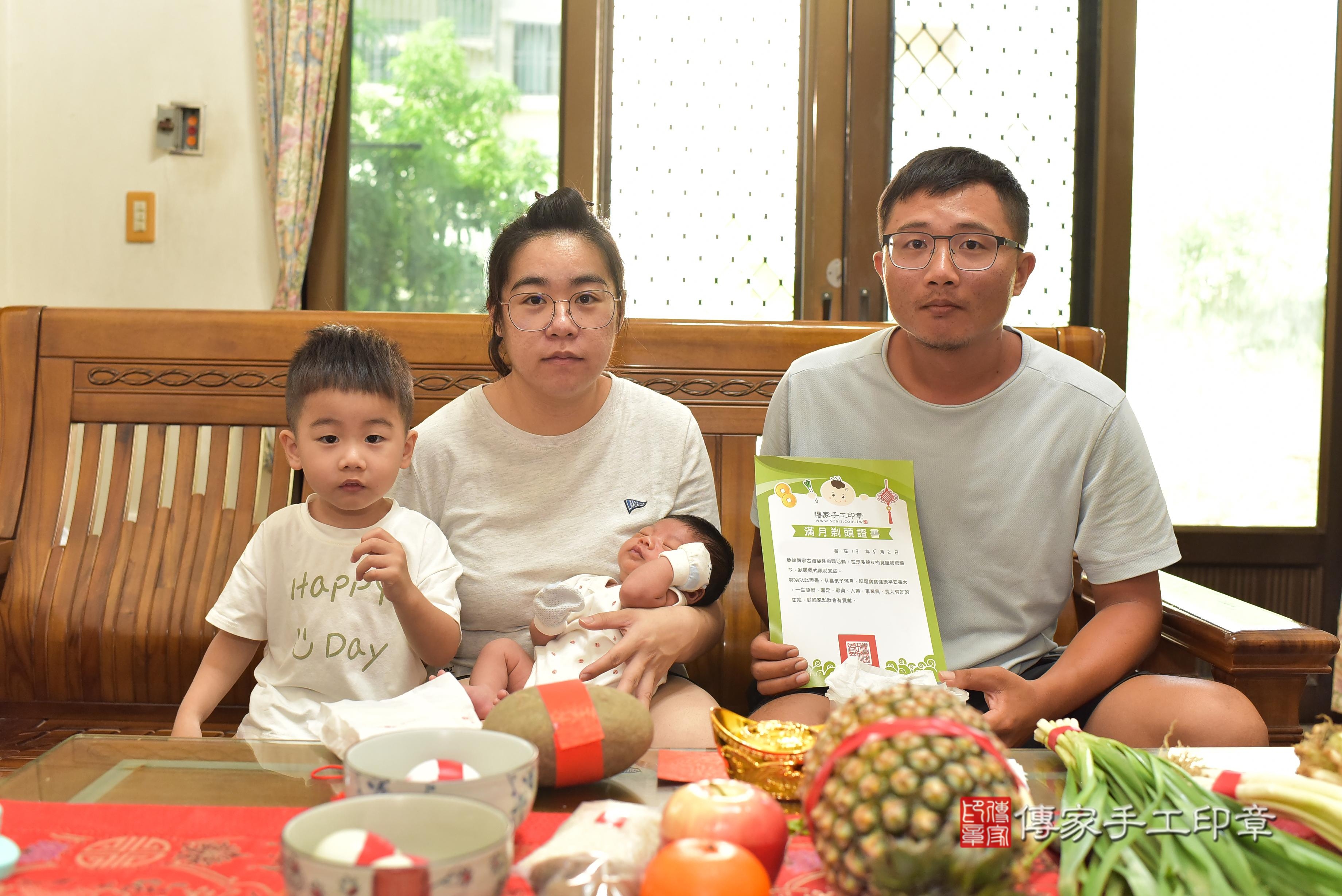 傳家手工印章台南店、抓周、度脺、中國風會場、傳家嬰兒古禮、吉祥話、抓周道具物品24種、拍照。抓周證書。寶寶抓周、滿周歲、生日快樂、祝福