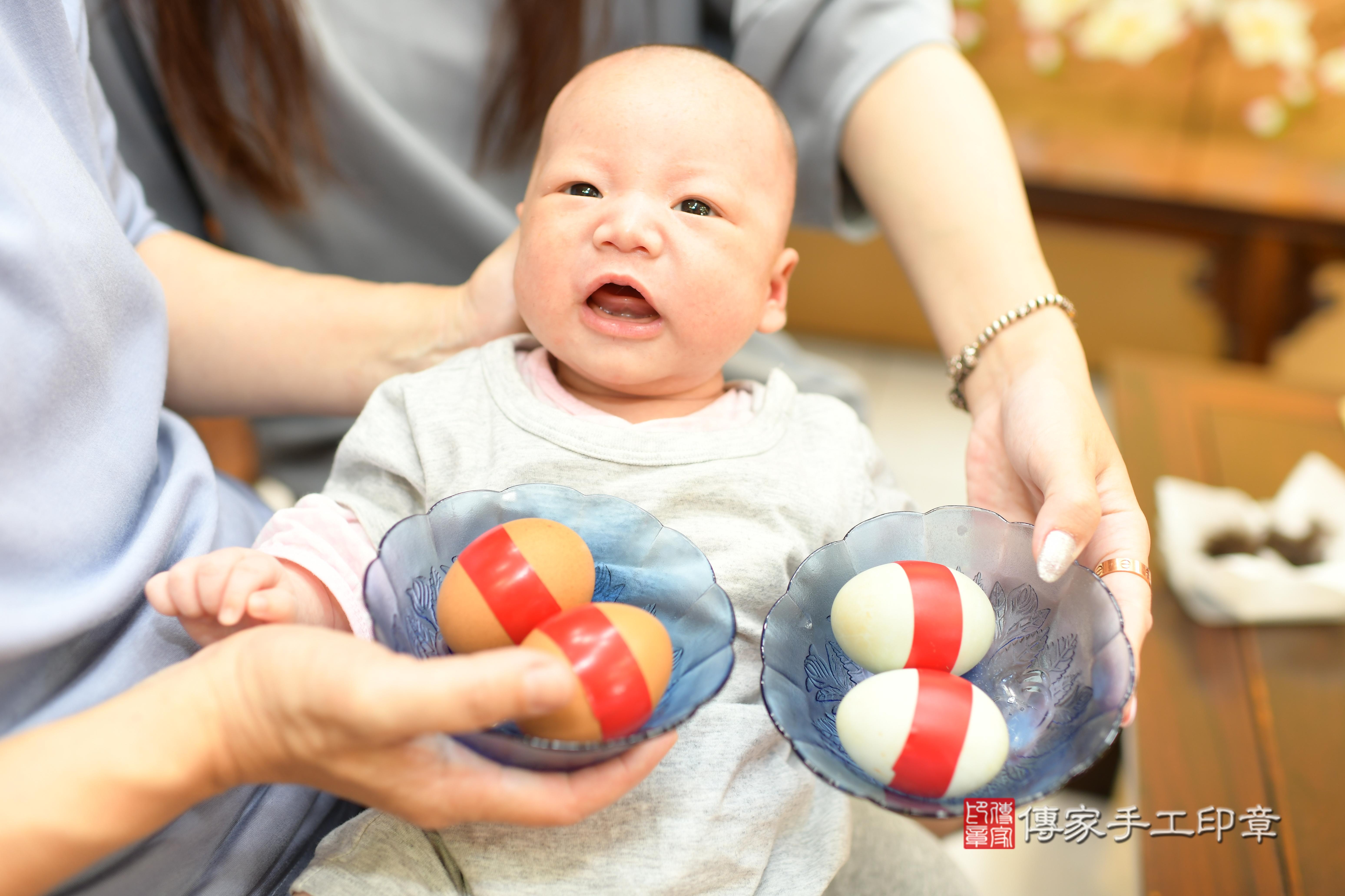 傳家手工印章台南店、抓周、度脺、中國風會場、傳家嬰兒古禮、吉祥話、抓周道具物品24種、拍照。抓周證書。寶寶抓周、滿周歲、生日快樂、祝福