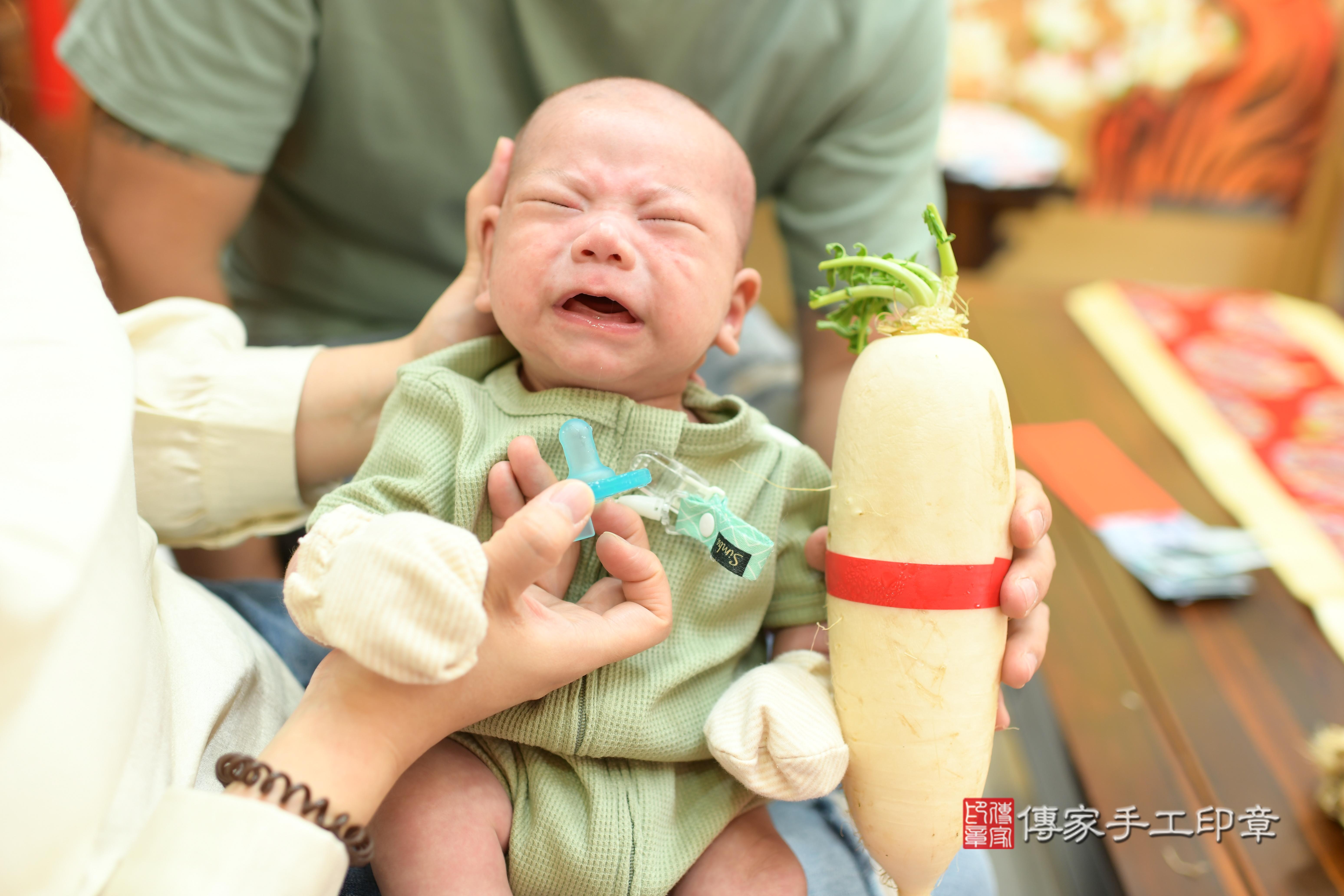 傳家手工印章台南店、抓周、度脺、中國風會場、傳家嬰兒古禮、吉祥話、抓周道具物品24種、拍照。抓周證書。寶寶抓周、滿周歲、生日快樂、祝福