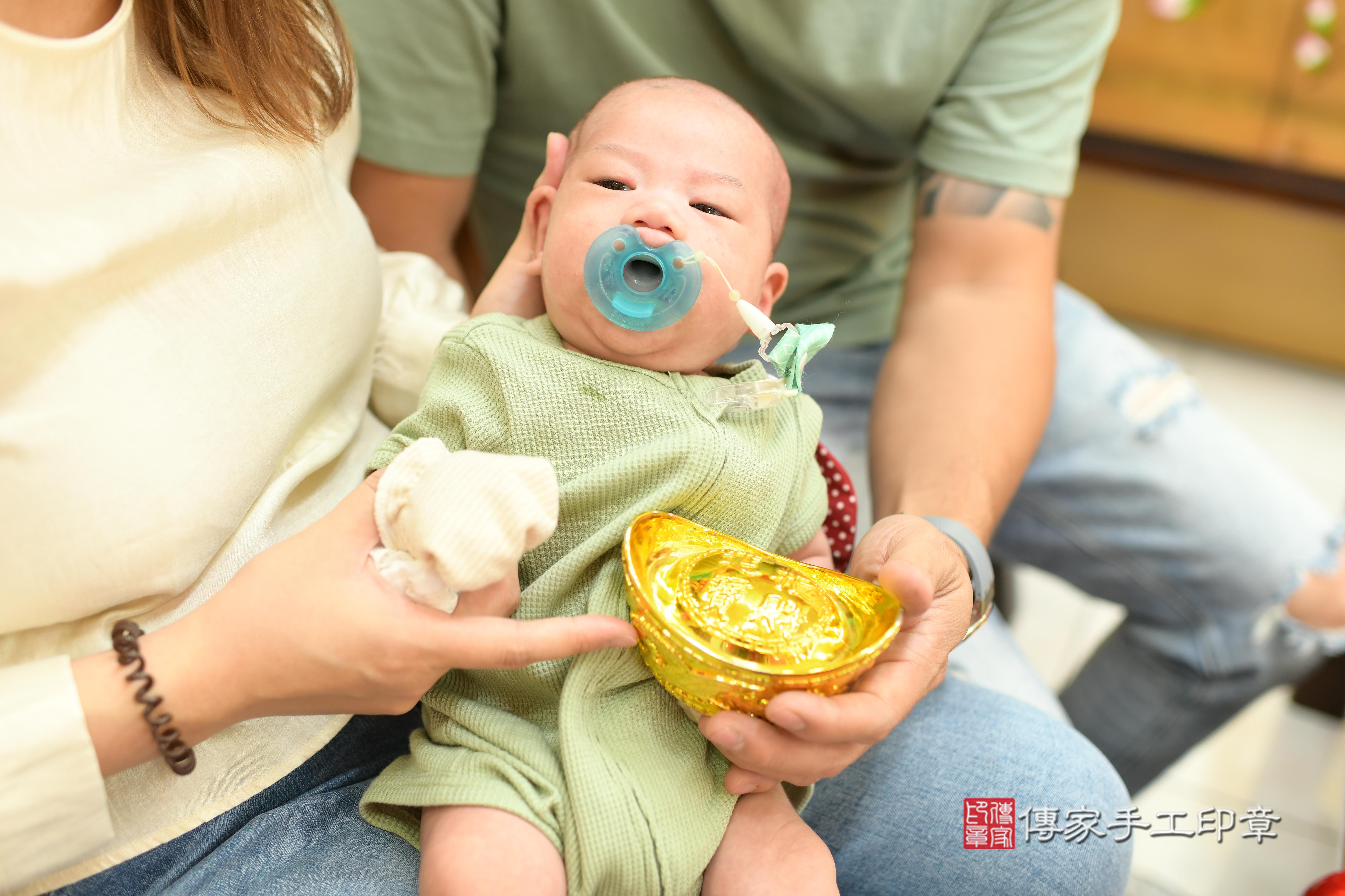 傳家手工印章台南店、抓周、度脺、中國風會場、傳家嬰兒古禮、吉祥話、抓周道具物品24種、拍照。抓周證書。寶寶抓周、滿周歲、生日快樂、祝福